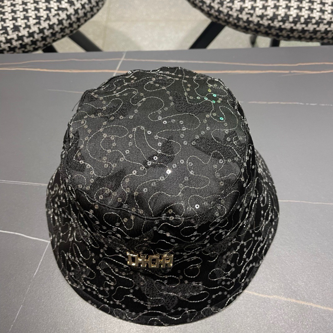 Dior(迪奥)新款渔夫帽， 精致純也格调很有感觉，很酷很时尚，质量超赞 