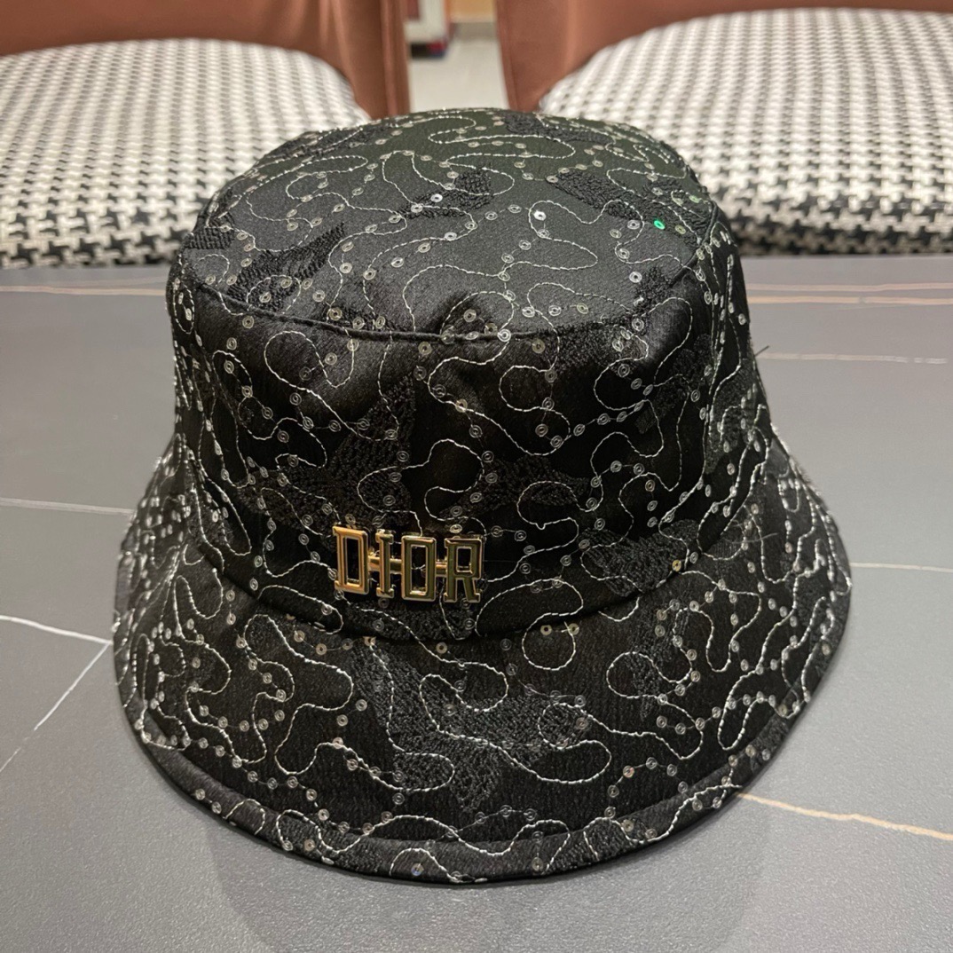 Dior(迪奥)新款渔夫帽， 精致純也格调很有感觉，很酷很时尚，质量超赞 