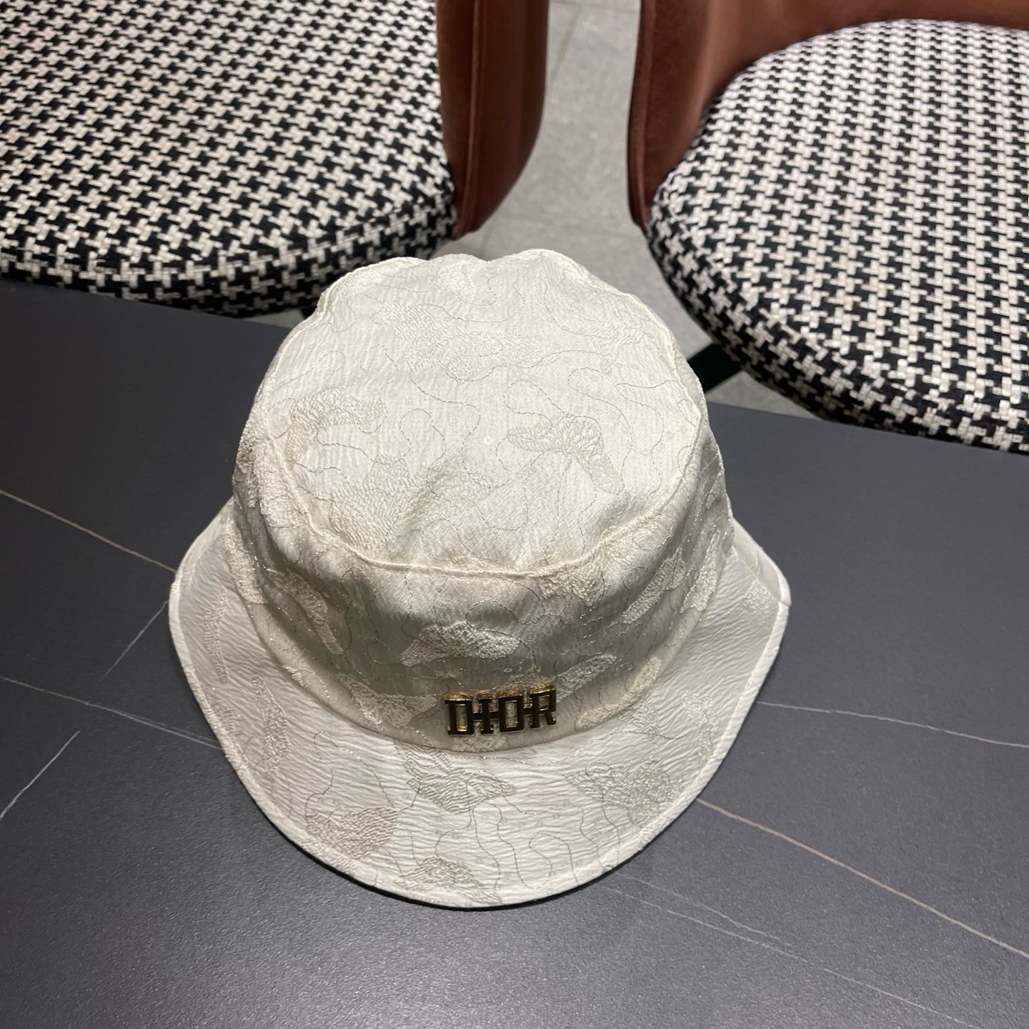 Dior(迪奥)新款渔夫帽， 精致純也格调很有感觉，很酷很时尚，质量超赞 