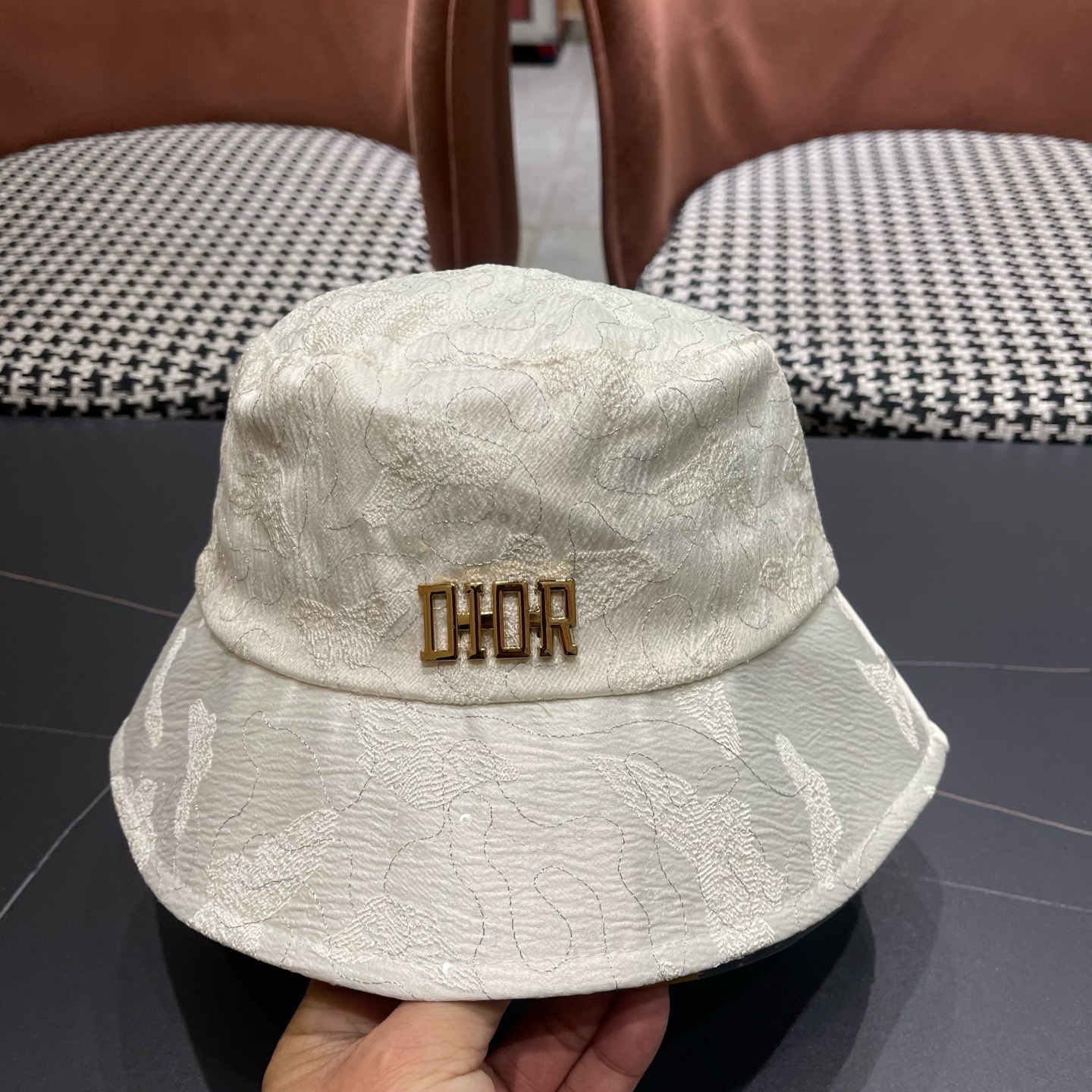 Dior(迪奥)新款渔夫帽， 精致純也格调很有感觉，很酷很时尚，质量超赞 