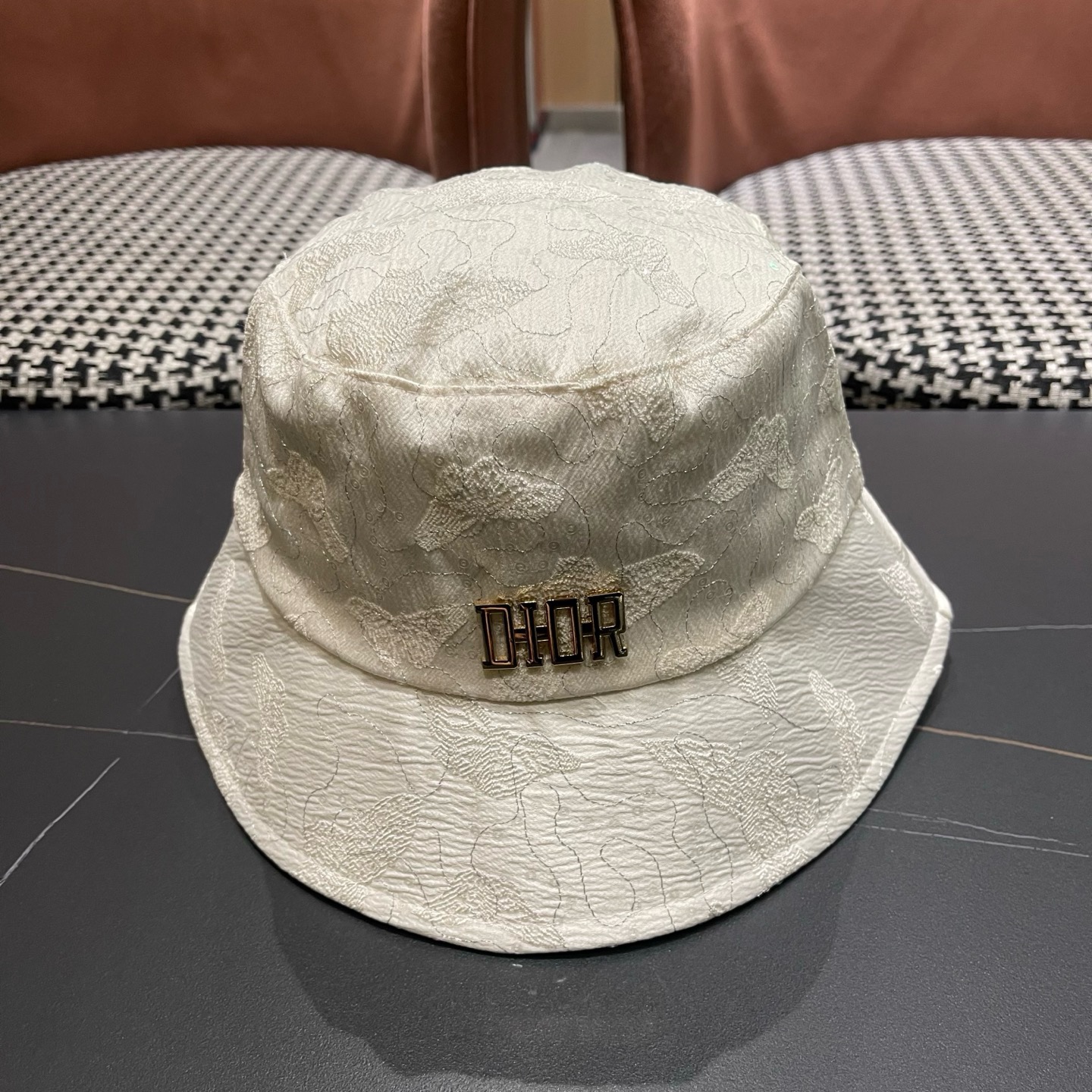 Dior(迪奥)新款渔夫帽， 精致純也格调很有感觉，很酷很时尚，质量超赞 