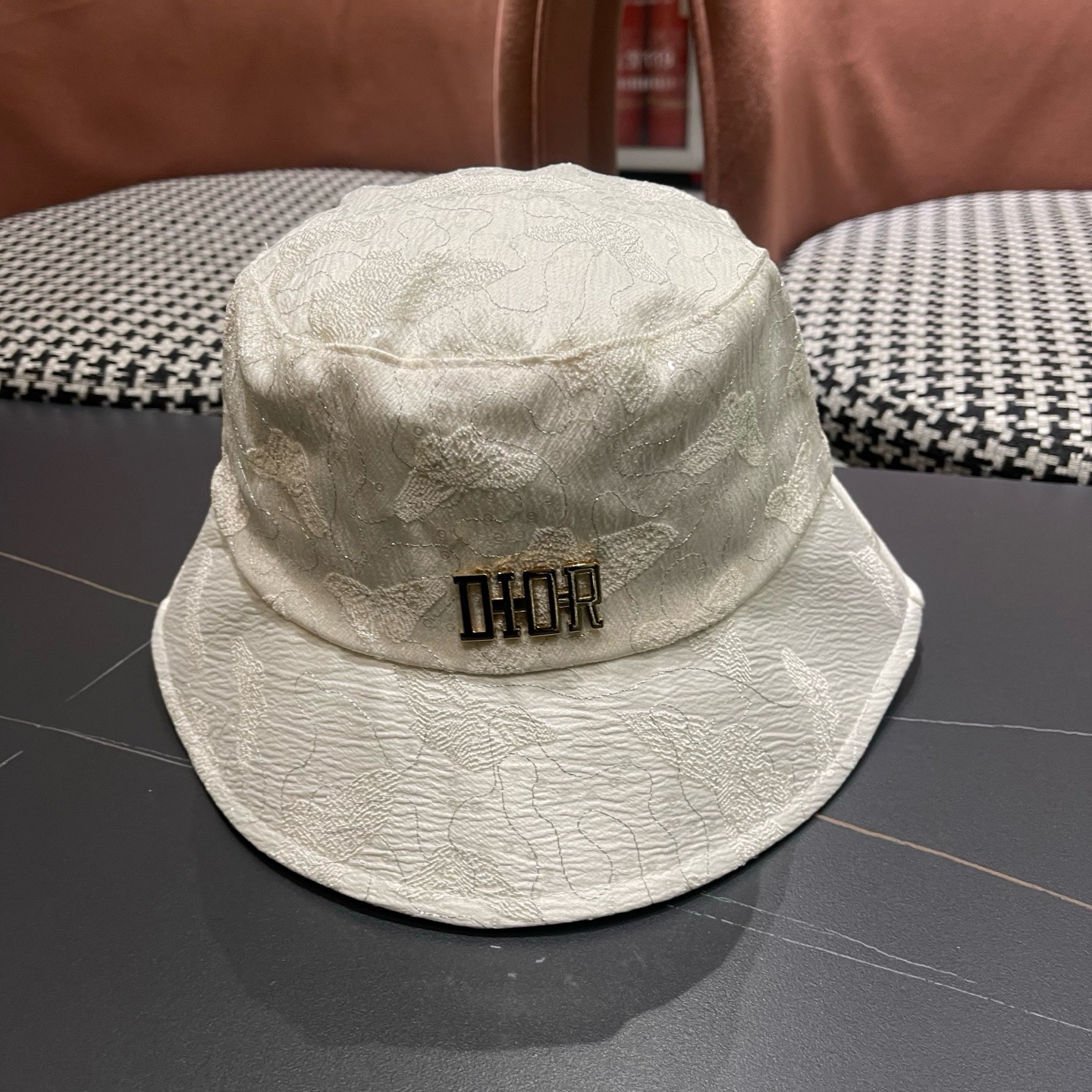 Dior(迪奥)新款渔夫帽， 精致純也格调很有感觉，很酷很时尚，质量超赞 