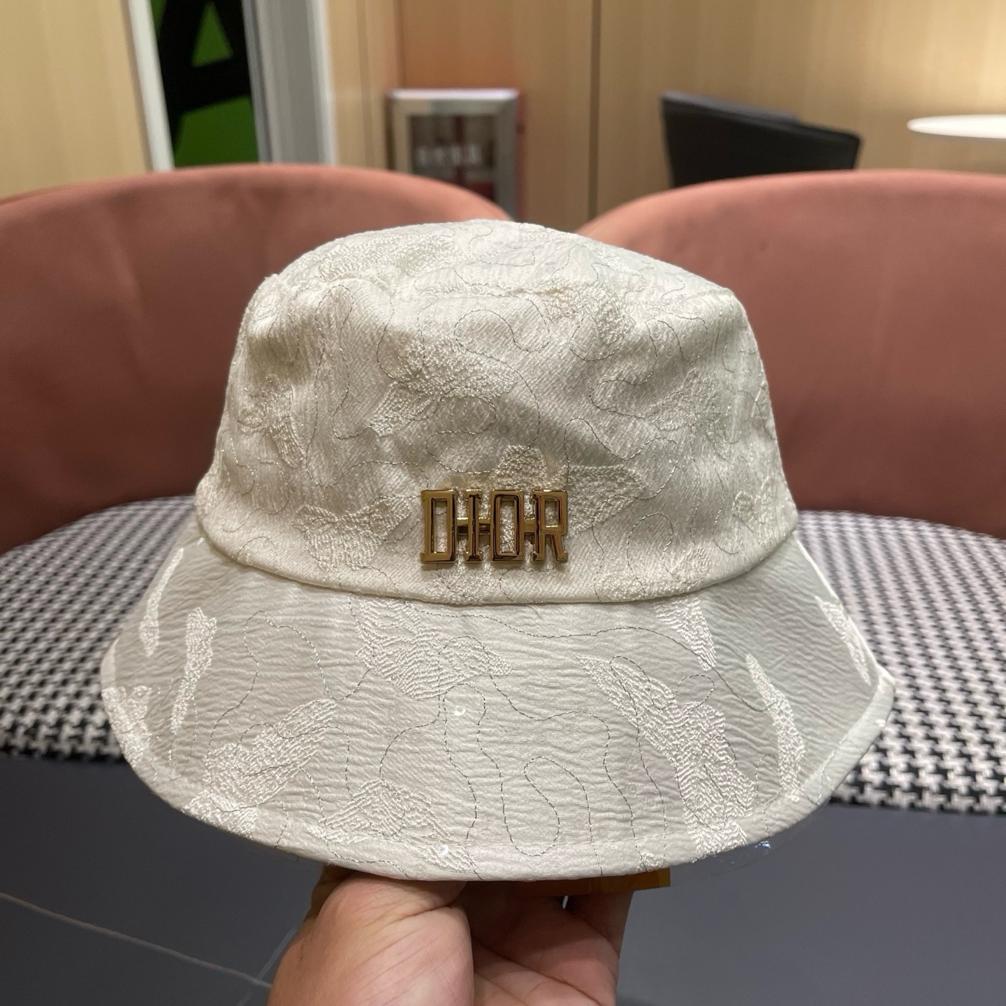 Dior(迪奥)新款渔夫帽， 精致純也格调很有感觉，很酷很时尚，质量超赞 