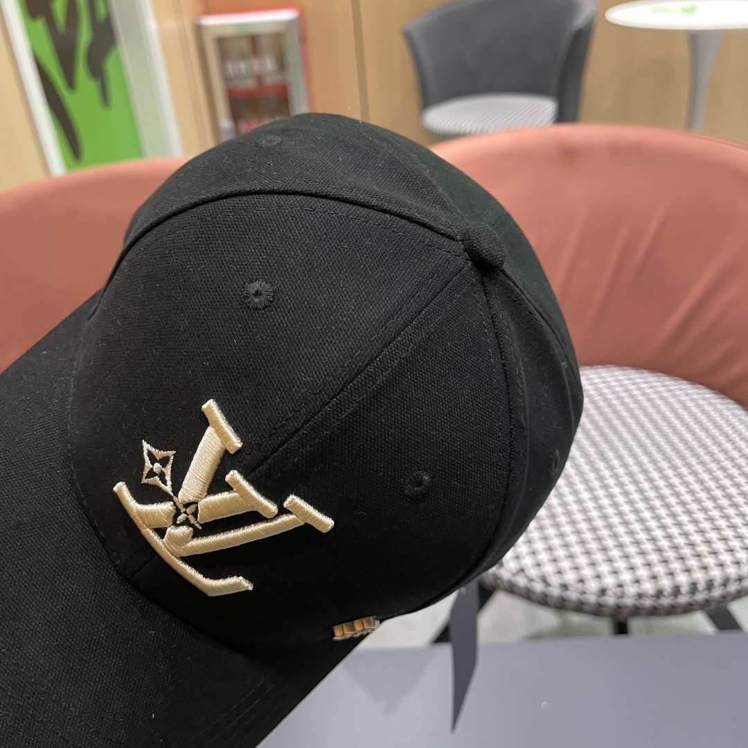 LV路易威登新款棒球帽风街头风十足更符合现在时尚小哥哥小姐姐的style，