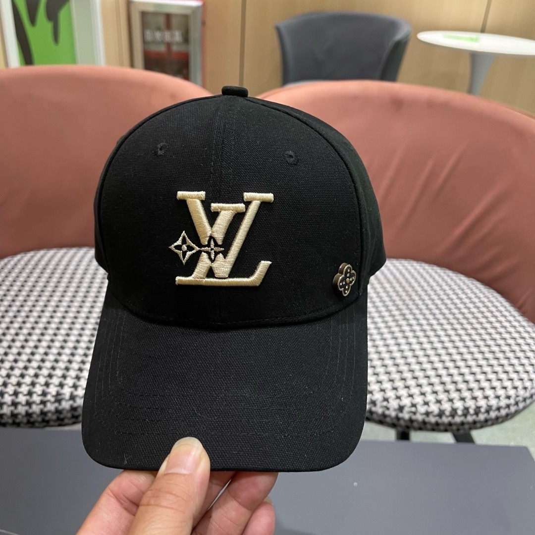 LV路易威登新款棒球帽风街头风十足更符合现在时尚小哥哥小姐姐的style，