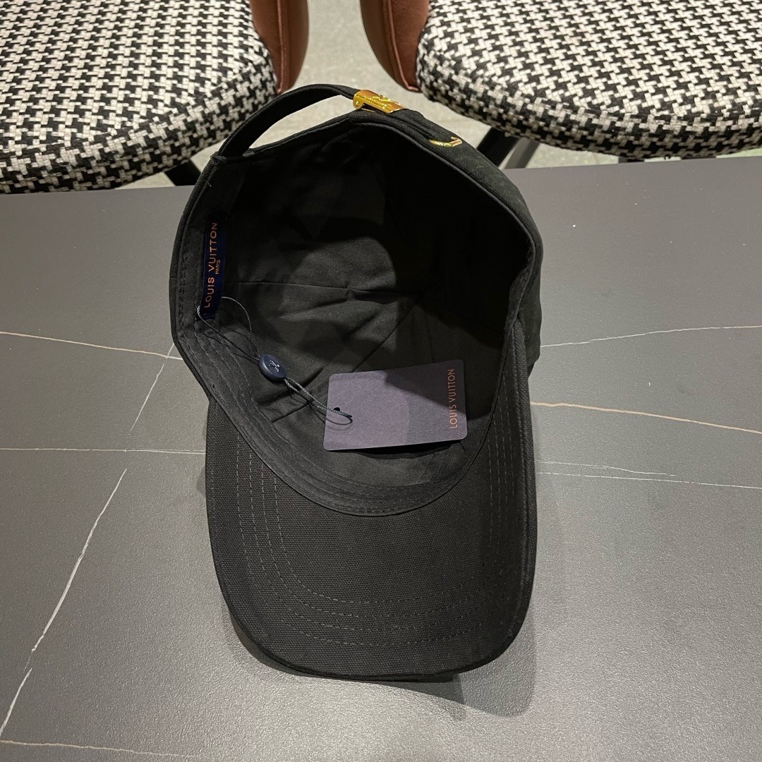 LV路易威登新款棒球帽风街头风十足更符合现在时尚小哥哥小姐姐的style，