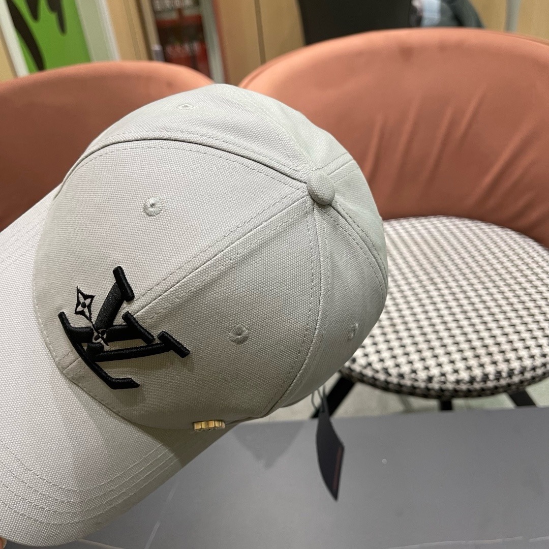 LV路易威登新款棒球帽风街头风十足更符合现在时尚小哥哥小姐姐的style，