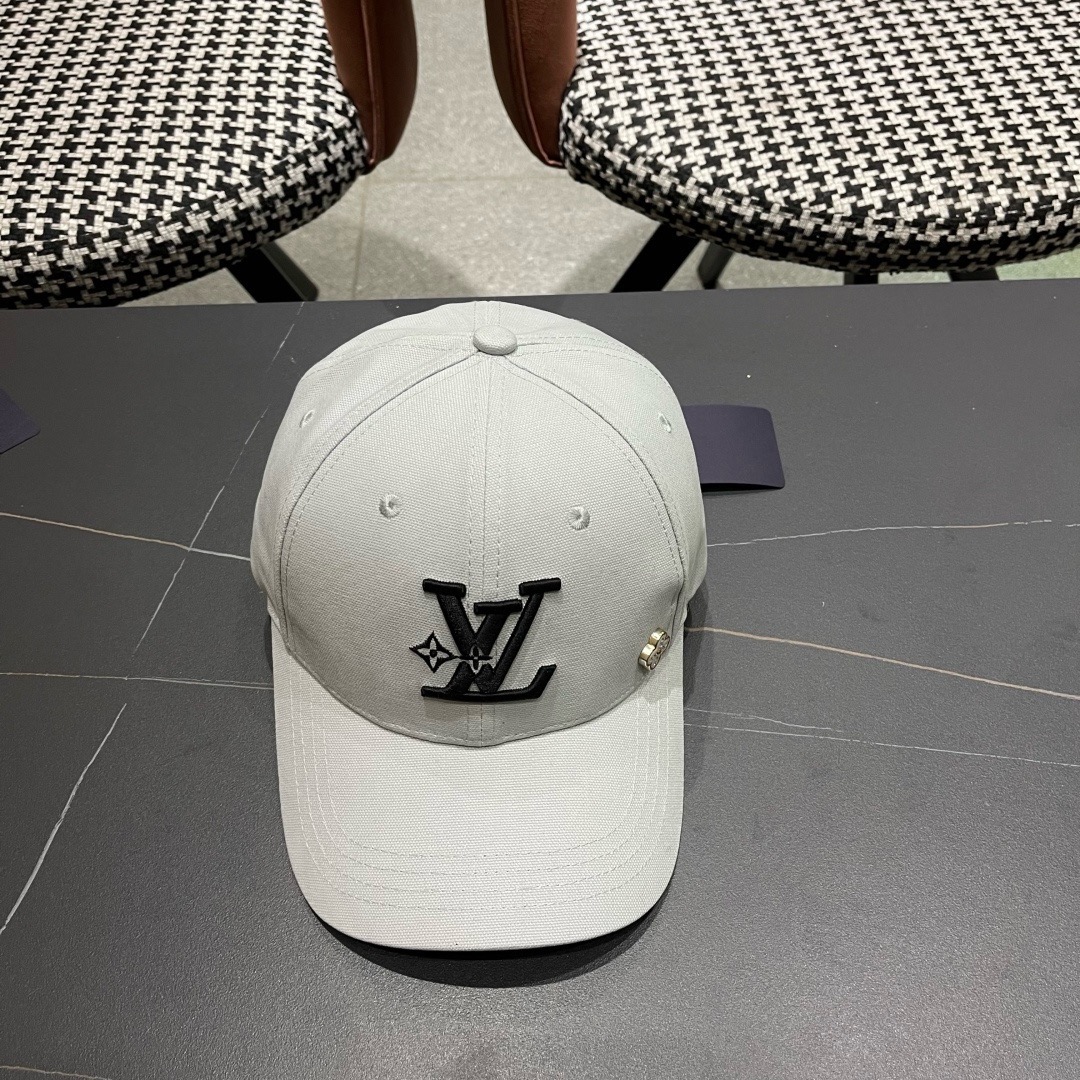 LV路易威登新款棒球帽风街头风十足更符合现在时尚小哥哥小姐姐的style，