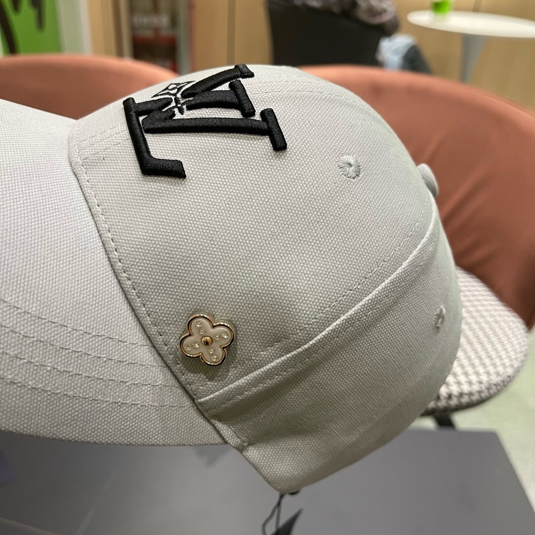 LV路易威登新款棒球帽风街头风十足更符合现在时尚小哥哥小姐姐的style，