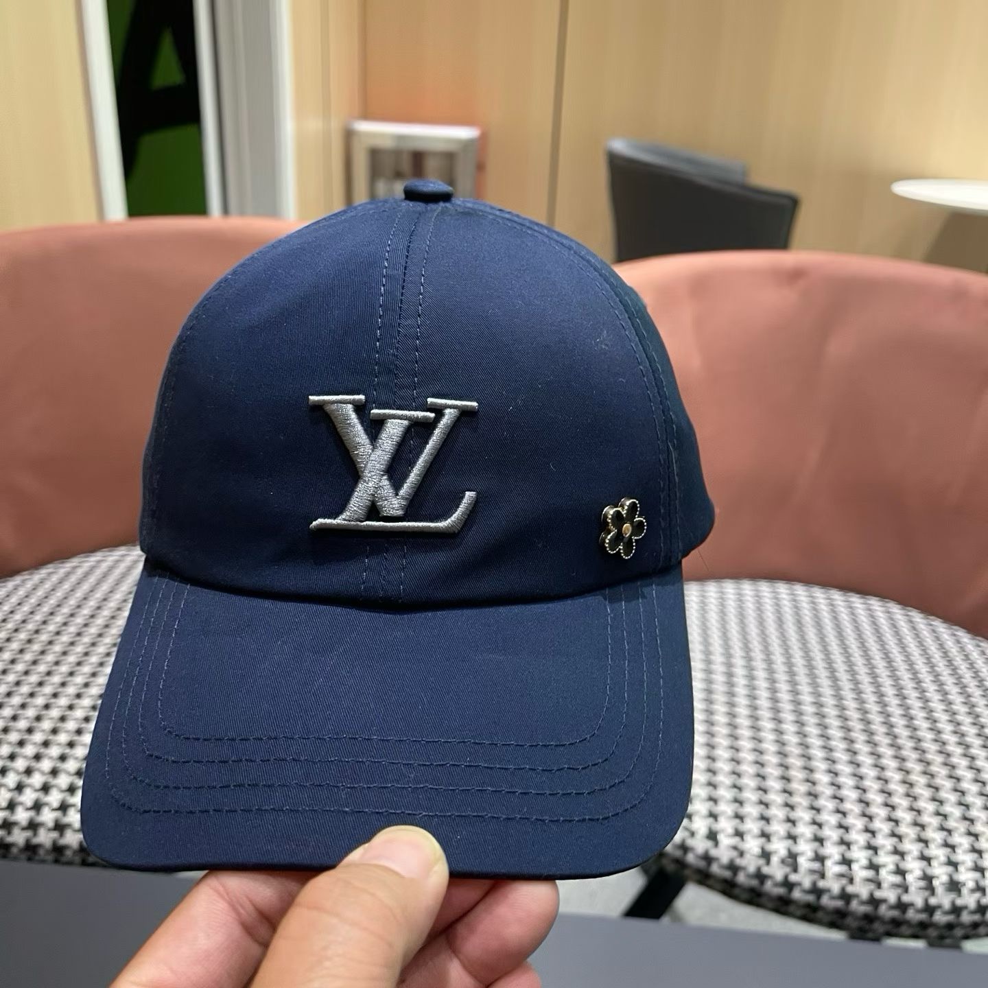 LV路易威登新款原单棒球帽，1:1开模订制，原版时尚帅气质量超赞，基础头围56，贴片可调节。