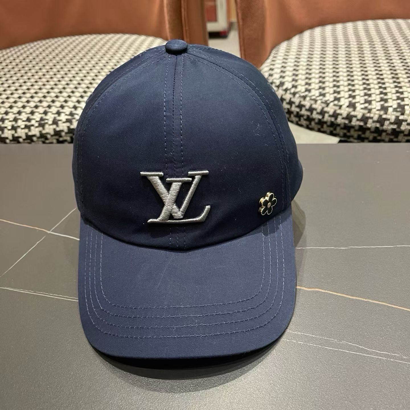 LV路易威登新款原单棒球帽，1:1开模订制，原版时尚帅气质量超赞，基础头围56，贴片可调节。
