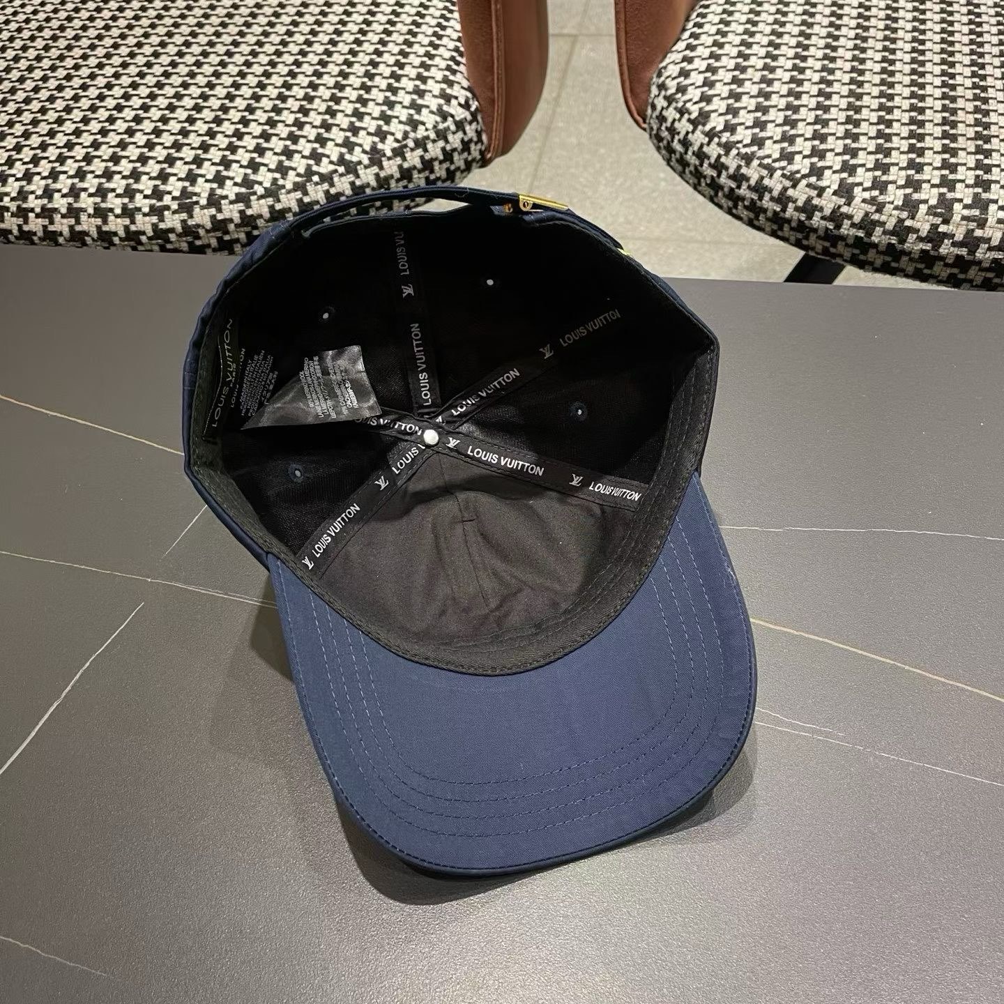 LV路易威登新款原单棒球帽，1:1开模订制，原版时尚帅气质量超赞，基础头围56，贴片可调节。