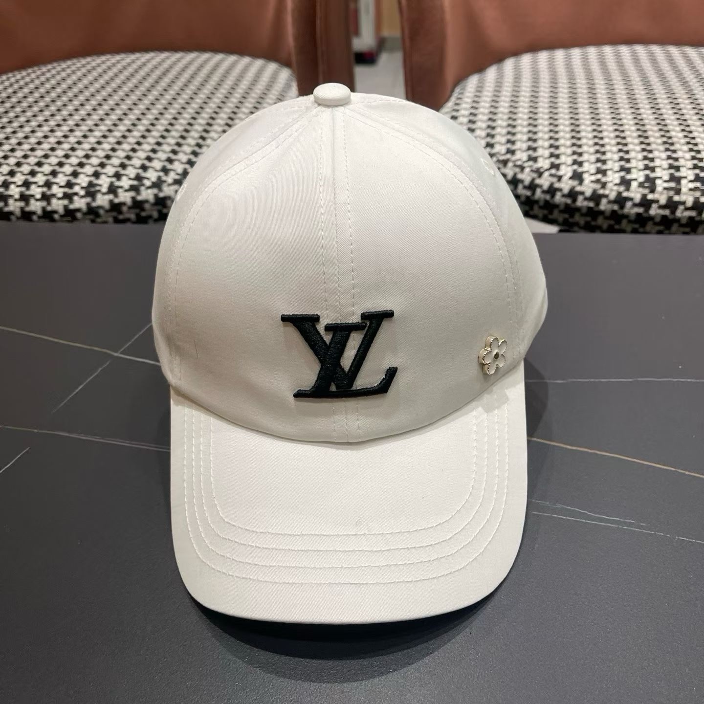 LV路易威登新款原单棒球帽，1:1开模订制，原版时尚帅气质量超赞，基础头围56，贴片可调节。