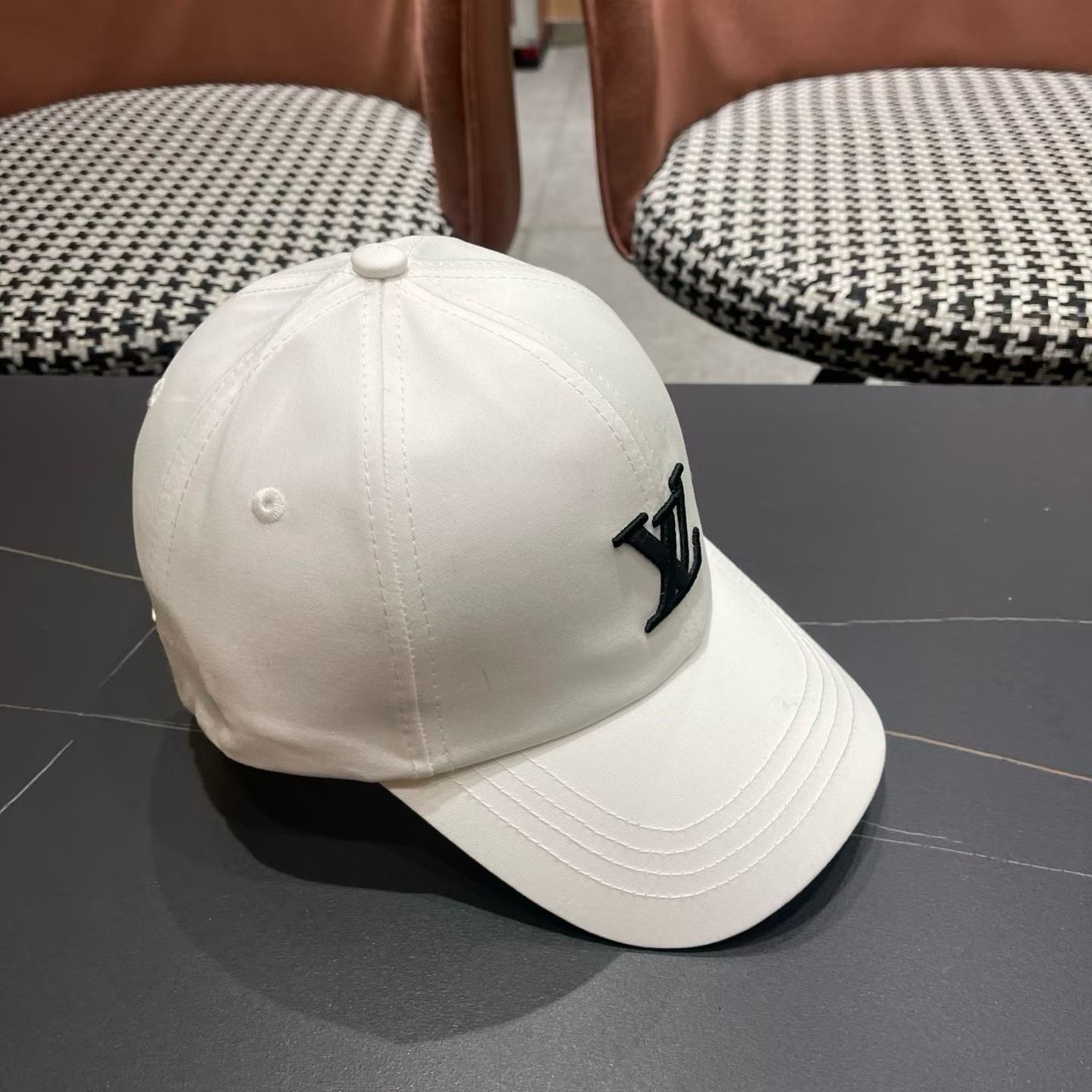 LV路易威登新款原单棒球帽，1:1开模订制，原版时尚帅气质量超赞，基础头围56，贴片可调节。