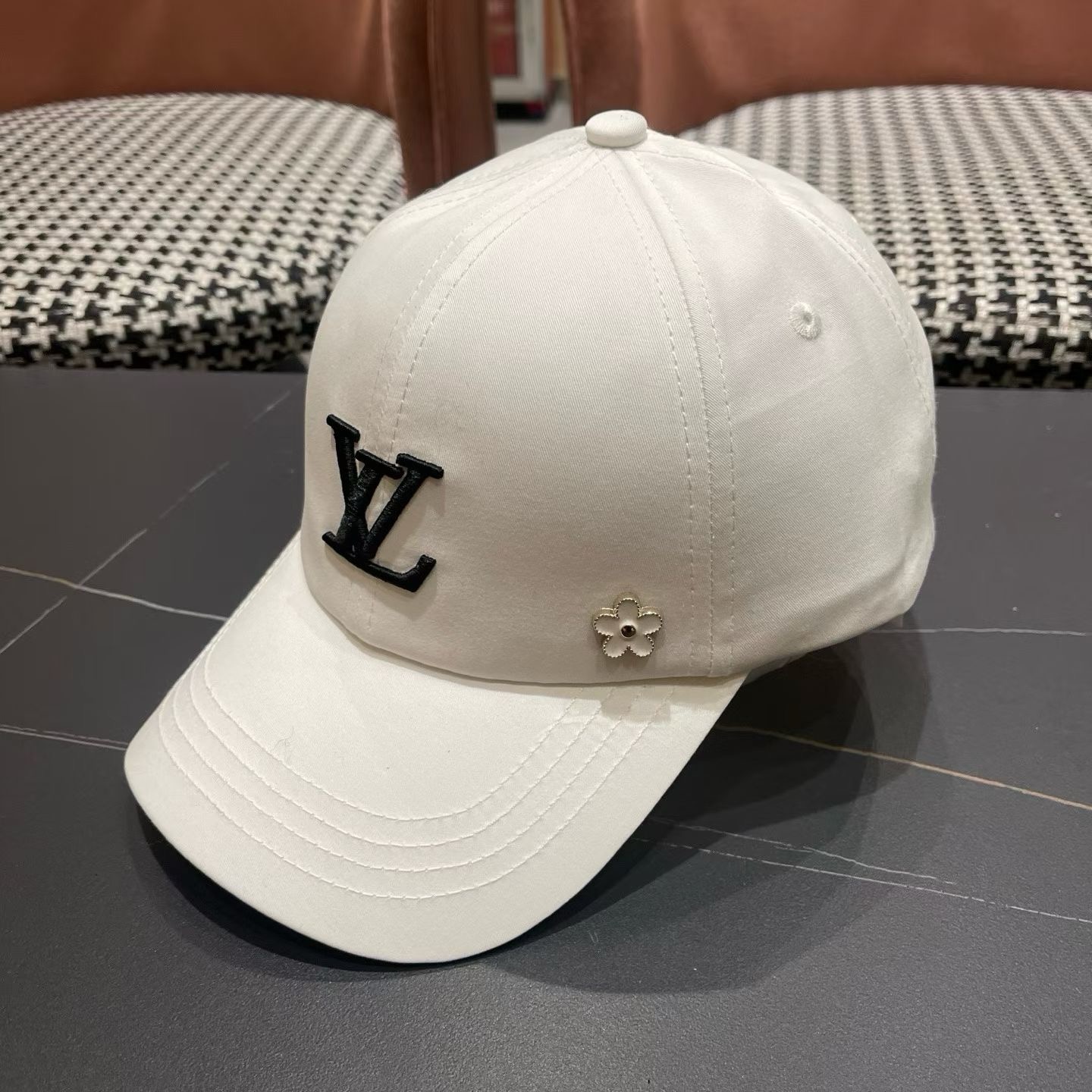 LV路易威登新款原单棒球帽，1:1开模订制，原版时尚帅气质量超赞，基础头围56，贴片可调节。