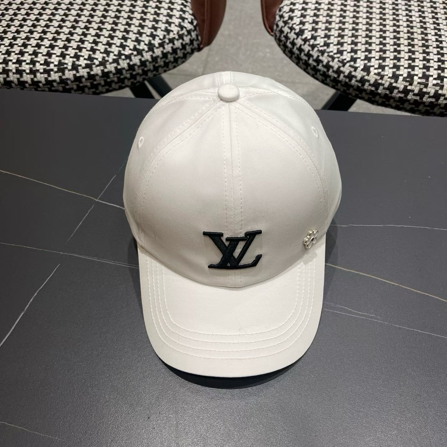 LV路易威登新款原单棒球帽，1:1开模订制，原版时尚帅气质量超赞，基础头围56，贴片可调节。