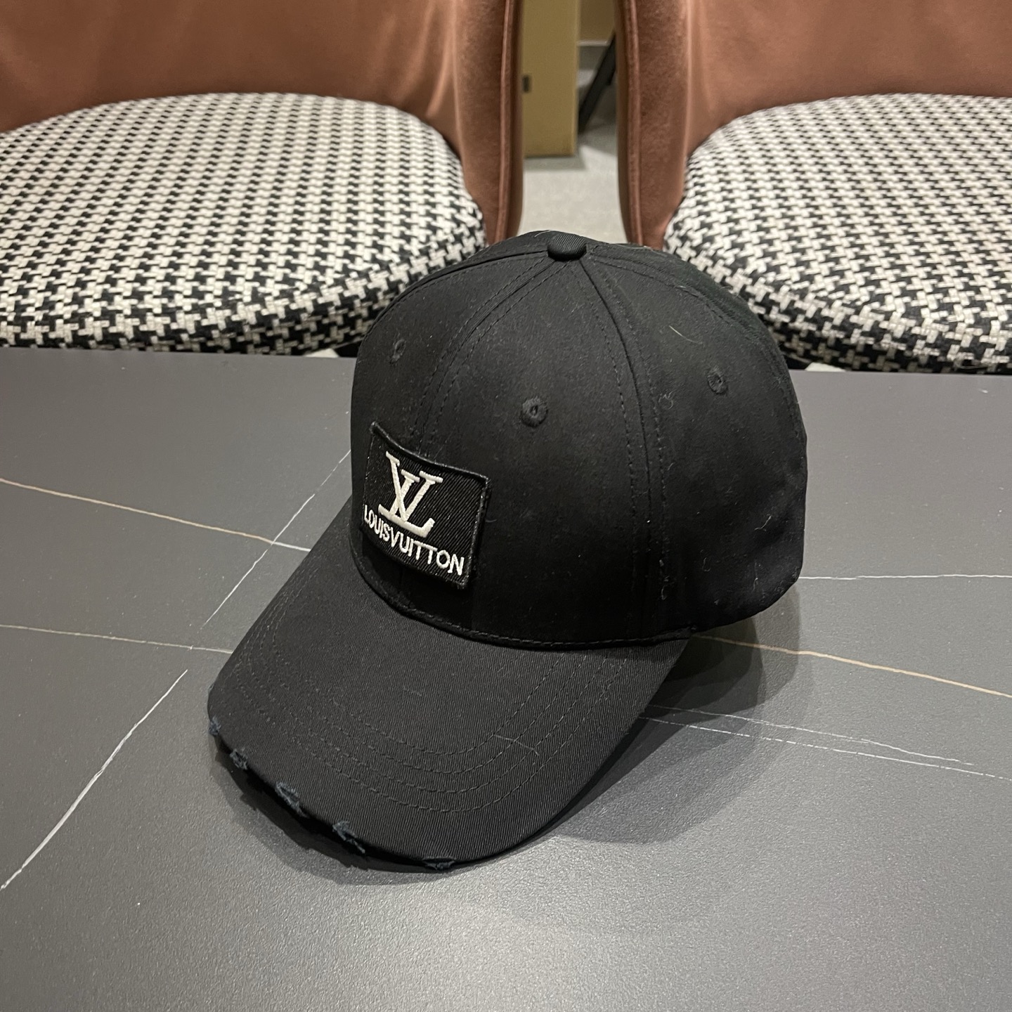LV路易威登🧢 棒球帽，四季可用，出门必备，非常显脸小黑白两色