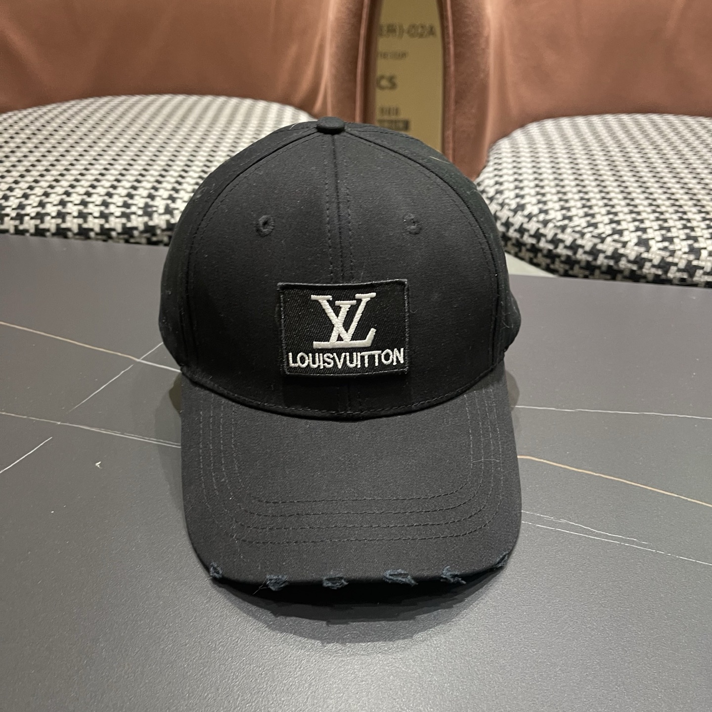 LV路易威登🧢 棒球帽，四季可用，出门必备，非常显脸小黑白两色