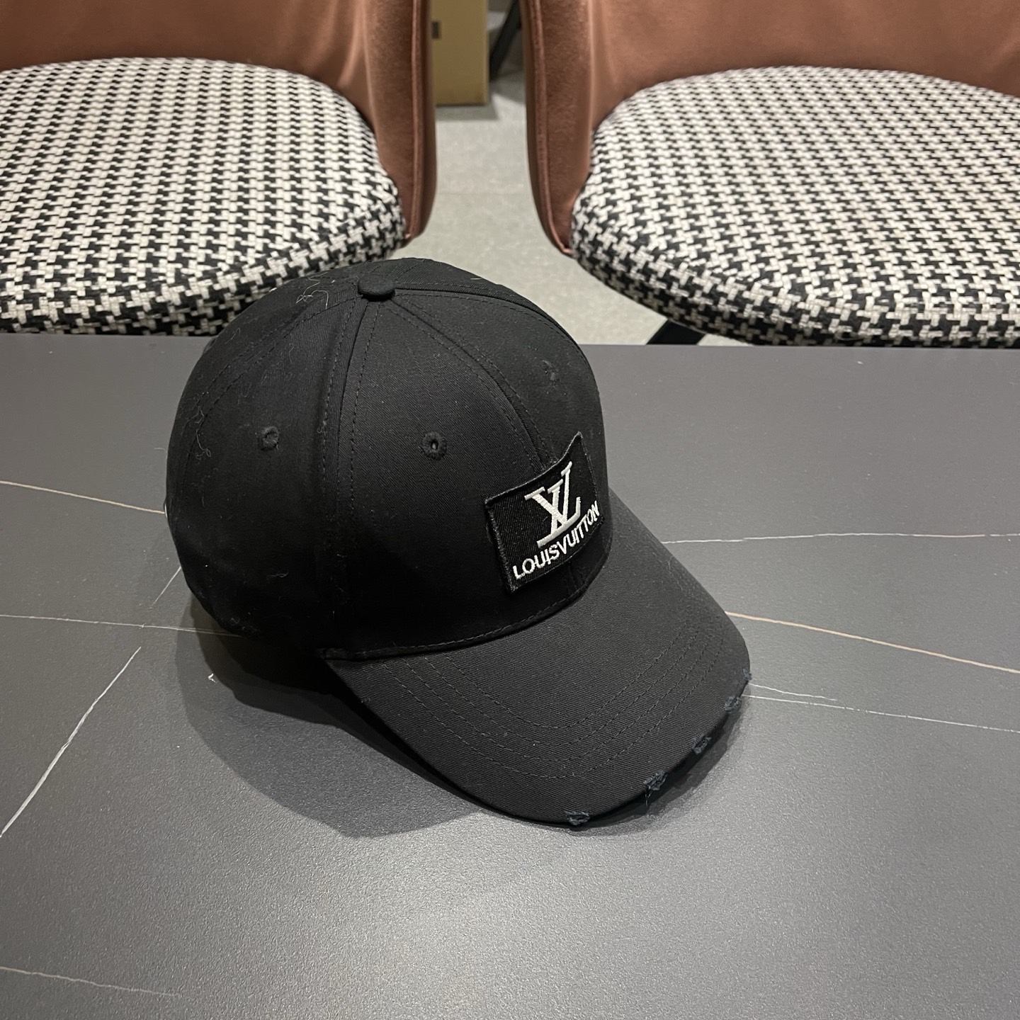 LV路易威登🧢 棒球帽，四季可用，出门必备，非常显脸小黑白两色