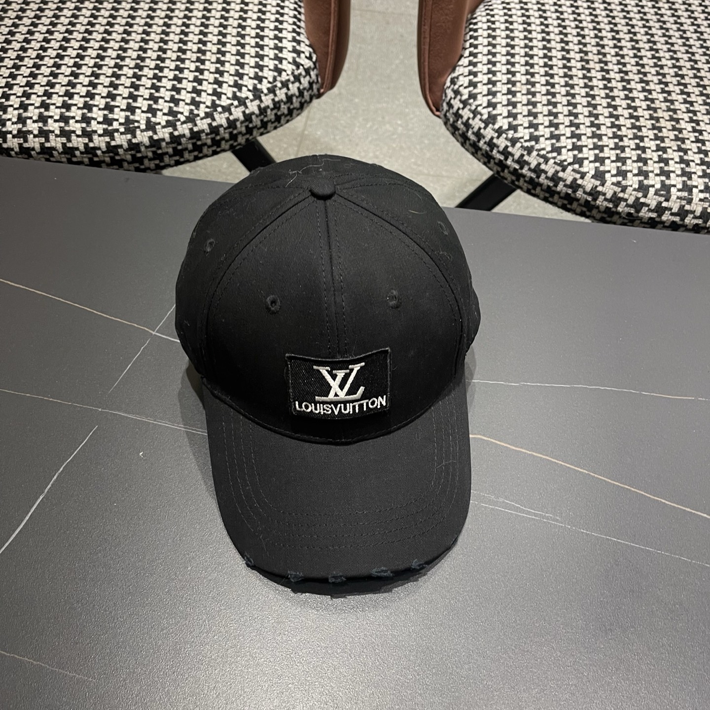 LV路易威登🧢 棒球帽，四季可用，出门必备，非常显脸小黑白两色