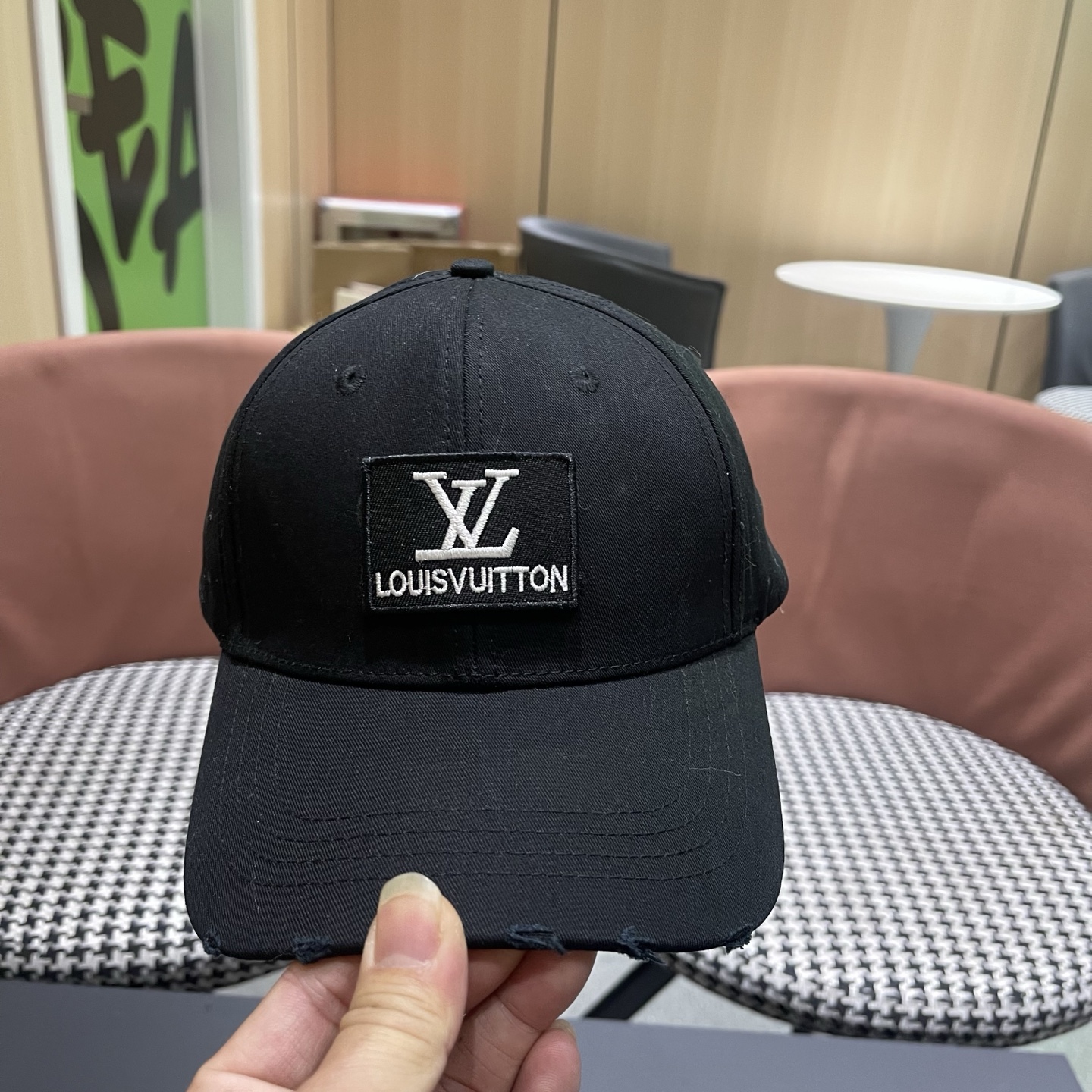 LV路易威登🧢 棒球帽，四季可用，出门必备，非常显脸小黑白两色
