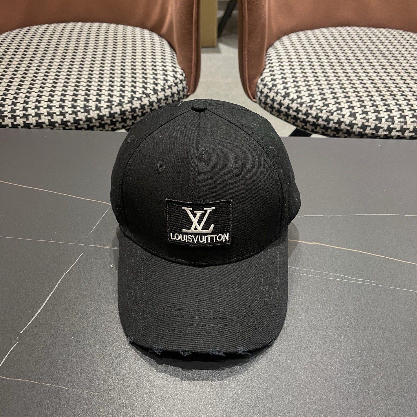 LV路易威登🧢 棒球帽，四季可用，出门必备，非常显脸小黑白两色