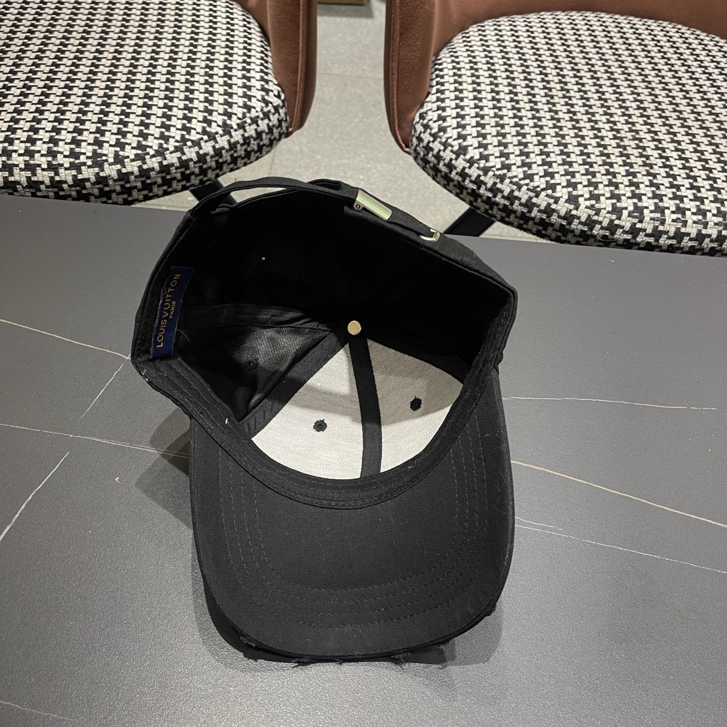 LV路易威登🧢 棒球帽，四季可用，出门必备，非常显脸小黑白两色