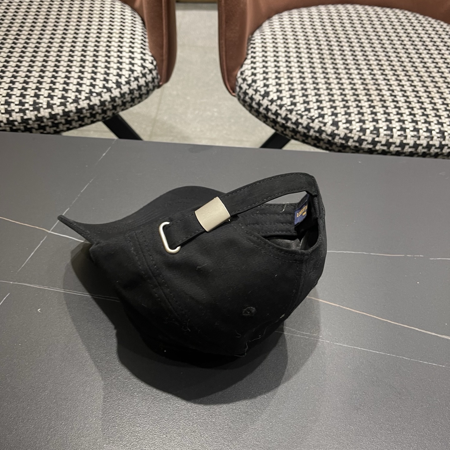 LV路易威登🧢 棒球帽，四季可用，出门必备，非常显脸小黑白两色