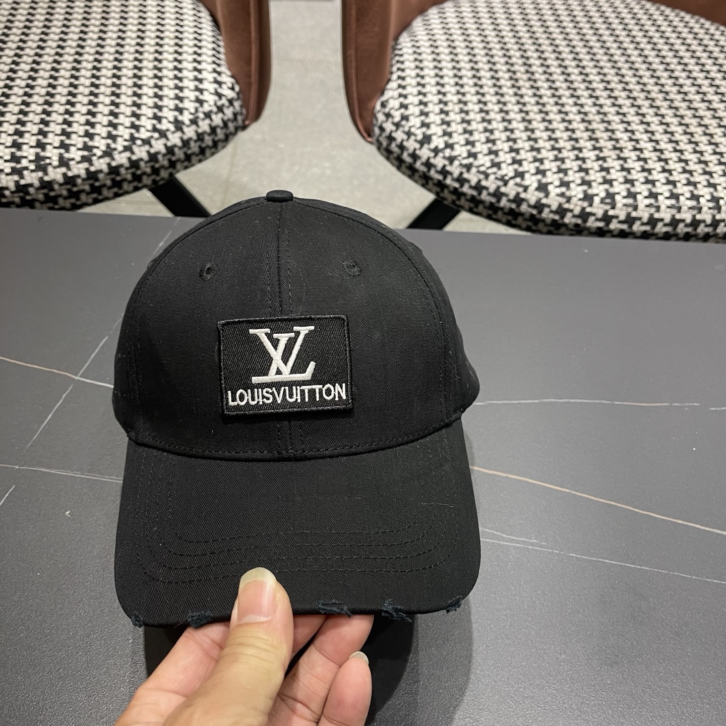 LV路易威登🧢 棒球帽，四季可用，出门必备，非常显脸小黑白两色