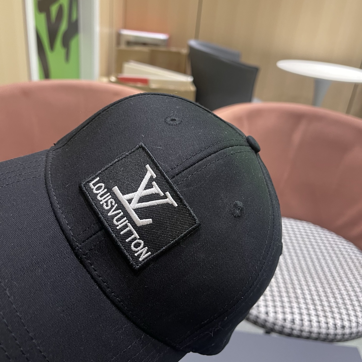 LV路易威登🧢 棒球帽，四季可用，出门必备，非常显脸小黑白两色