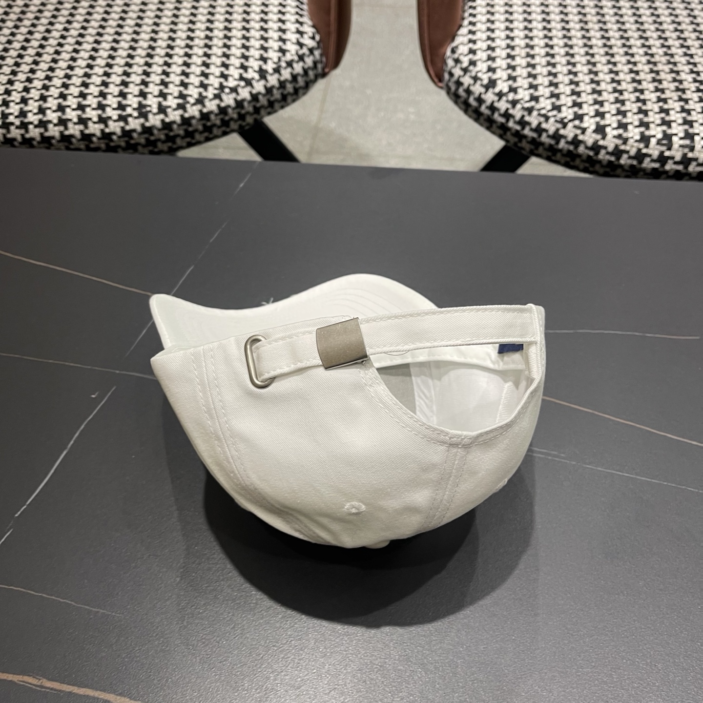 LV路易威登🧢 棒球帽，四季可用，出门必备，非常显脸小黑白两色