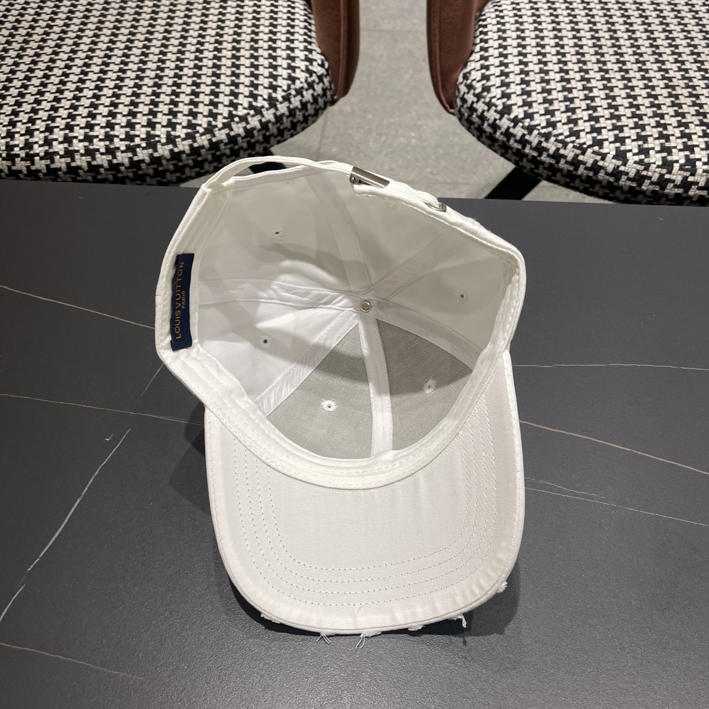 LV路易威登🧢 棒球帽，四季可用，出门必备，非常显脸小黑白两色