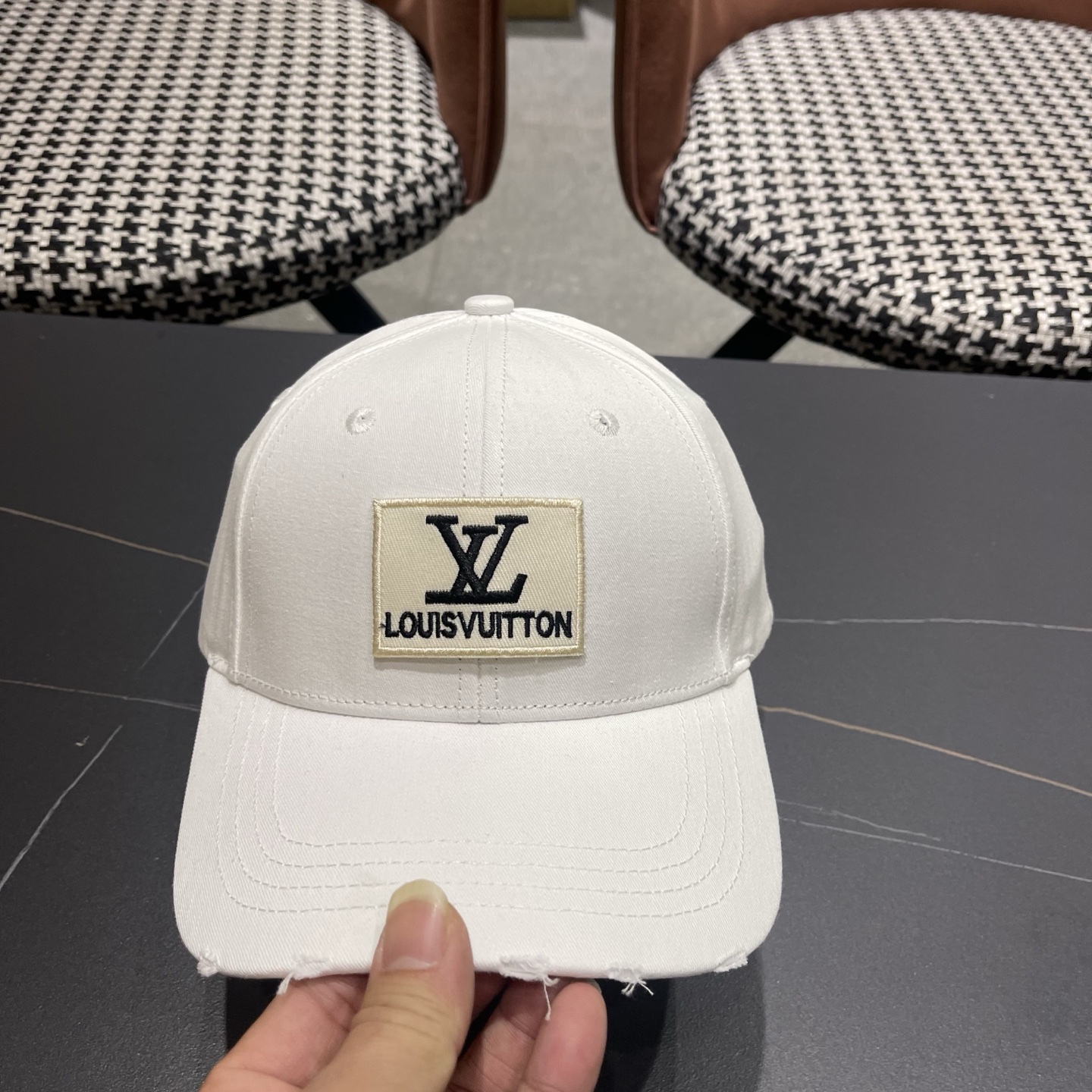 LV路易威登🧢 棒球帽，四季可用，出门必备，非常显脸小黑白两色