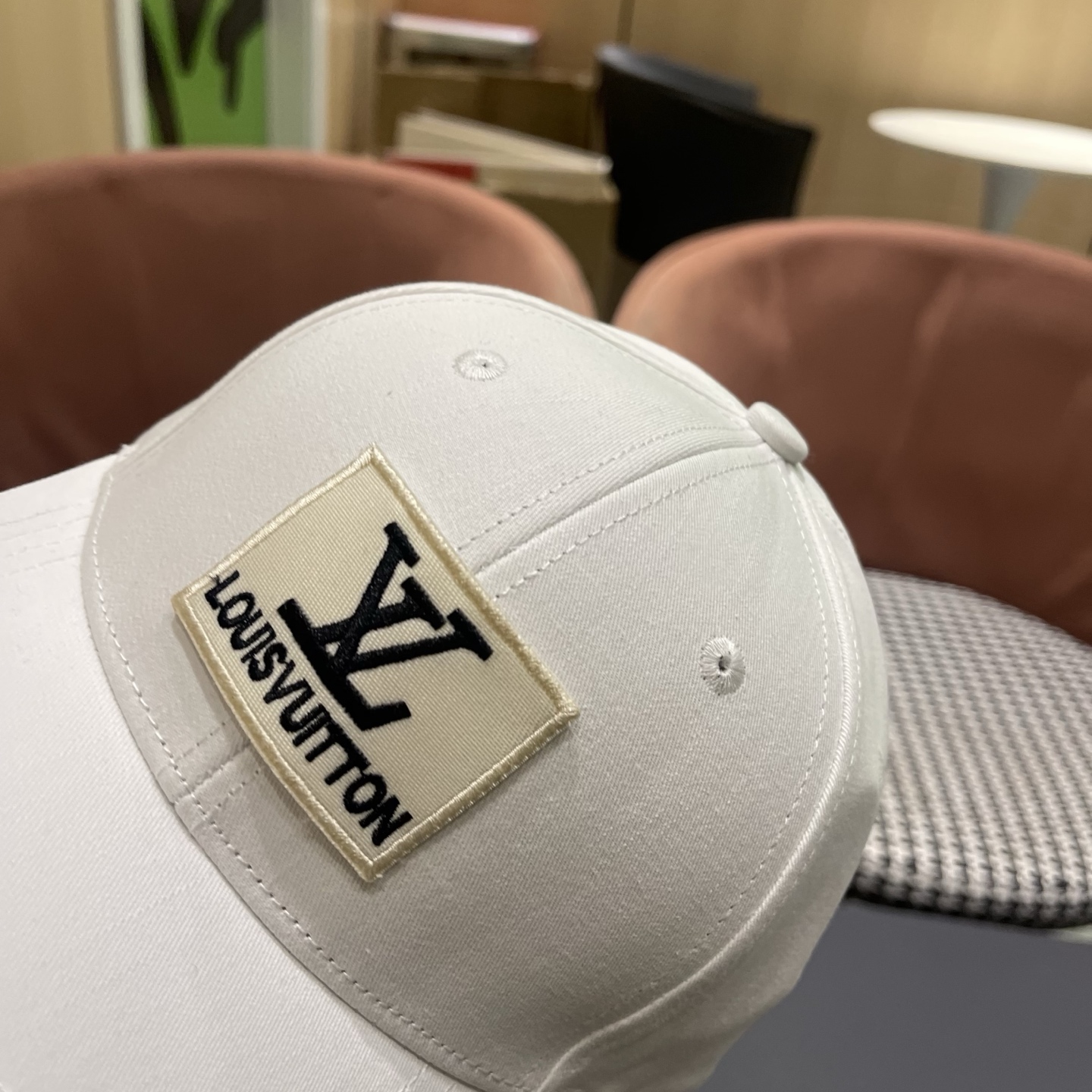 LV路易威登🧢 棒球帽，四季可用，出门必备，非常显脸小黑白两色