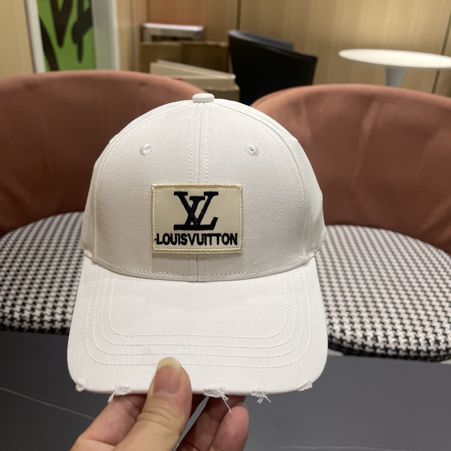 LV路易威登🧢 棒球帽，四季可用，出门必备，非常显脸小黑白两色