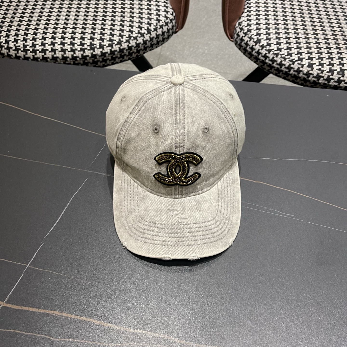 CHANEL香奈儿新款🆕牛仔蓝复古款式棒球帽🧢🔸 节假日旅游带它出去美美哒❕  中古款哟.这种帽子不容易