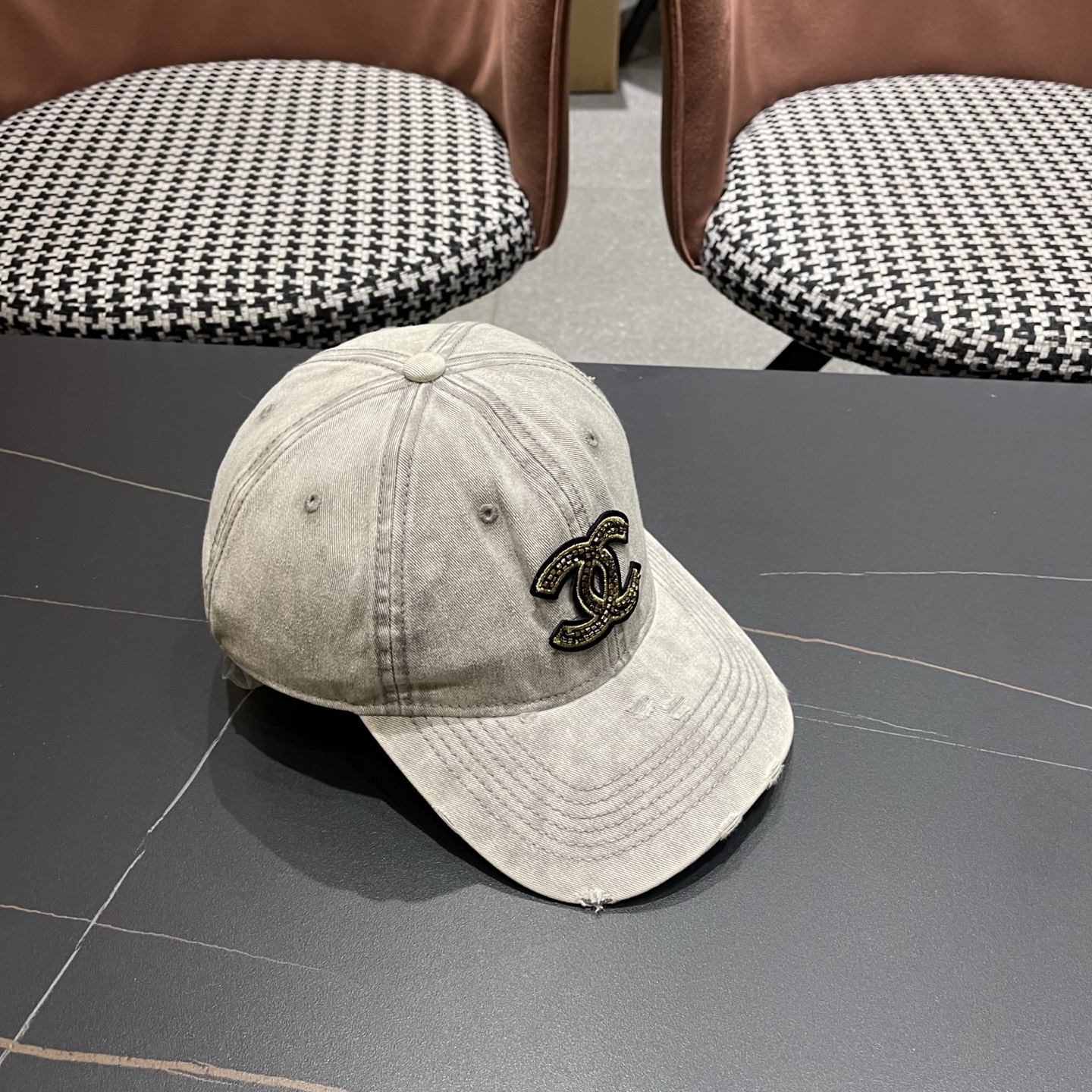 CHANEL香奈儿新款🆕牛仔蓝复古款式棒球帽🧢🔸 节假日旅游带它出去美美哒❕  中古款哟.这种帽子不容易