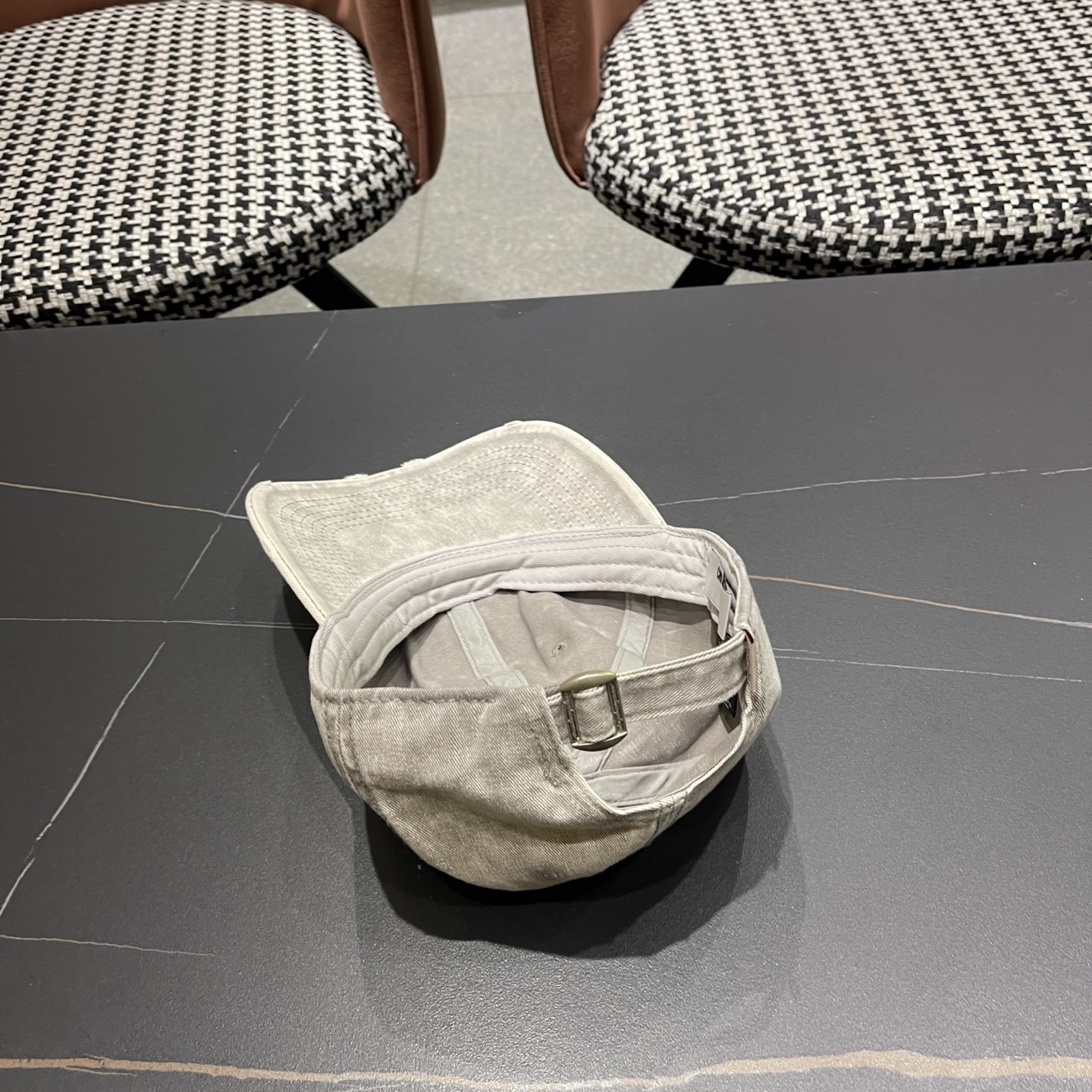 CHANEL香奈儿新款🆕牛仔蓝复古款式棒球帽🧢🔸 节假日旅游带它出去美美哒❕  中古款哟.这种帽子不容易