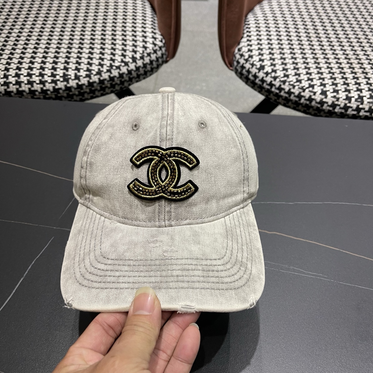 CHANEL香奈儿新款🆕牛仔蓝复古款式棒球帽🧢🔸 节假日旅游带它出去美美哒❕  中古款哟.这种帽子不容易