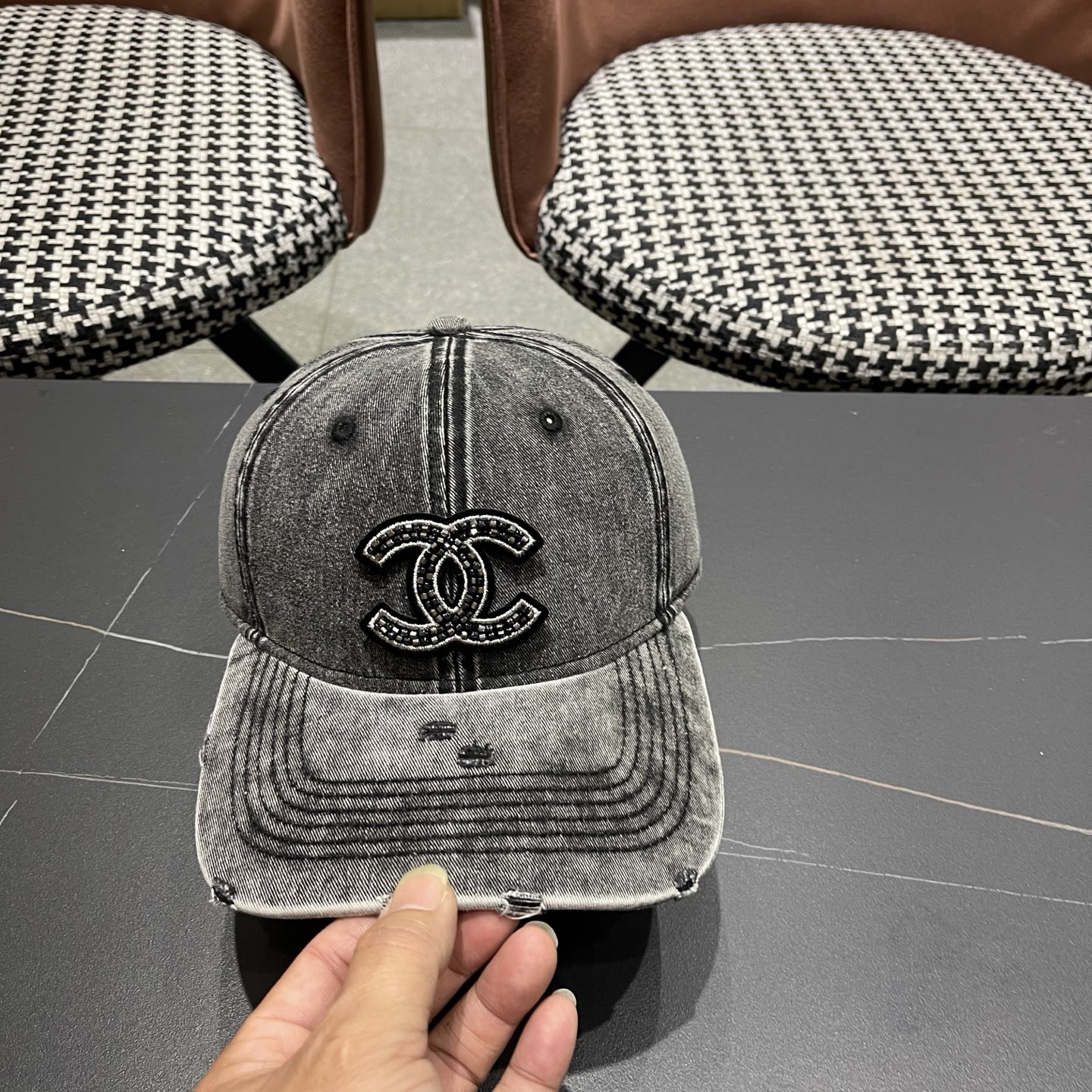 CHANEL香奈儿新款🆕牛仔蓝复古款式棒球帽🧢🔸 节假日旅游带它出去美美哒❕  中古款哟.这种帽子不容易