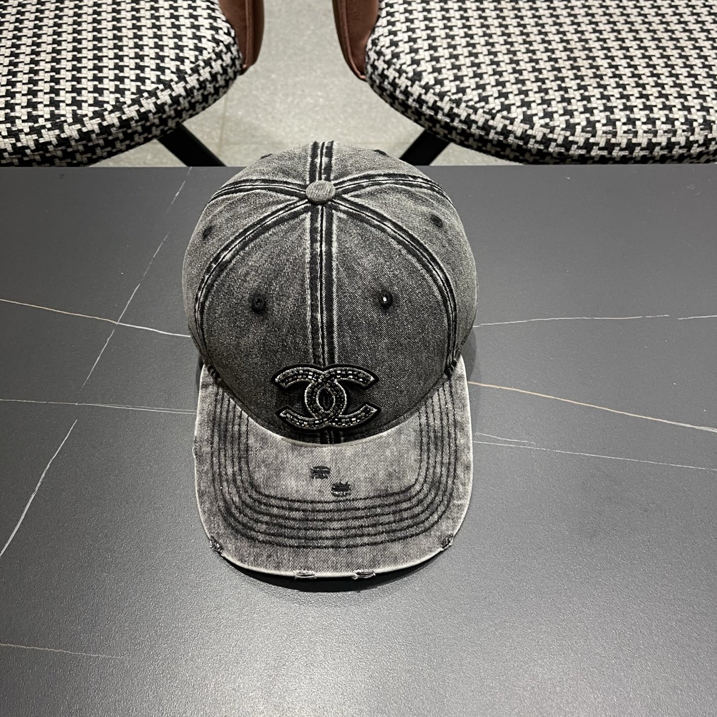 CHANEL香奈儿新款🆕牛仔蓝复古款式棒球帽🧢🔸 节假日旅游带它出去美美哒❕  中古款哟.这种帽子不容易
