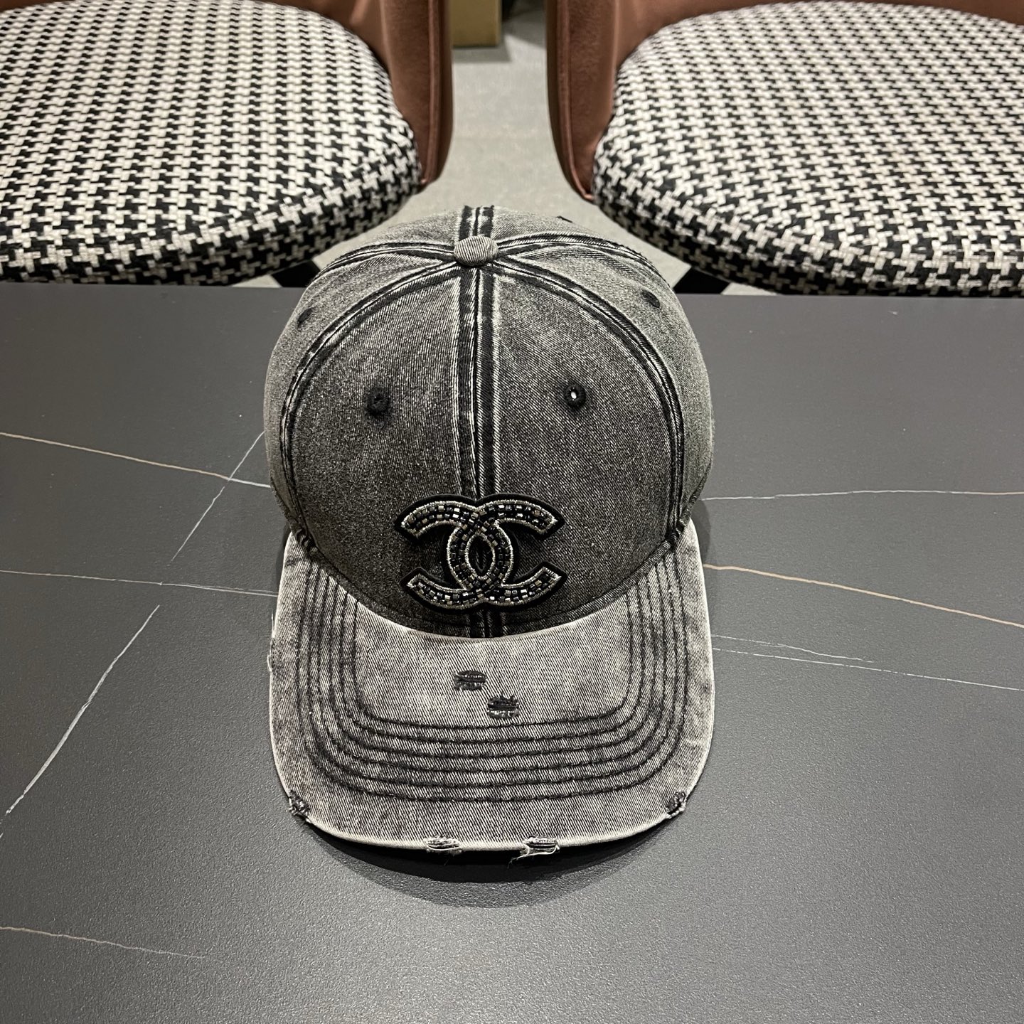 CHANEL香奈儿新款🆕牛仔蓝复古款式棒球帽🧢🔸 节假日旅游带它出去美美哒❕  中古款哟.这种帽子不容易