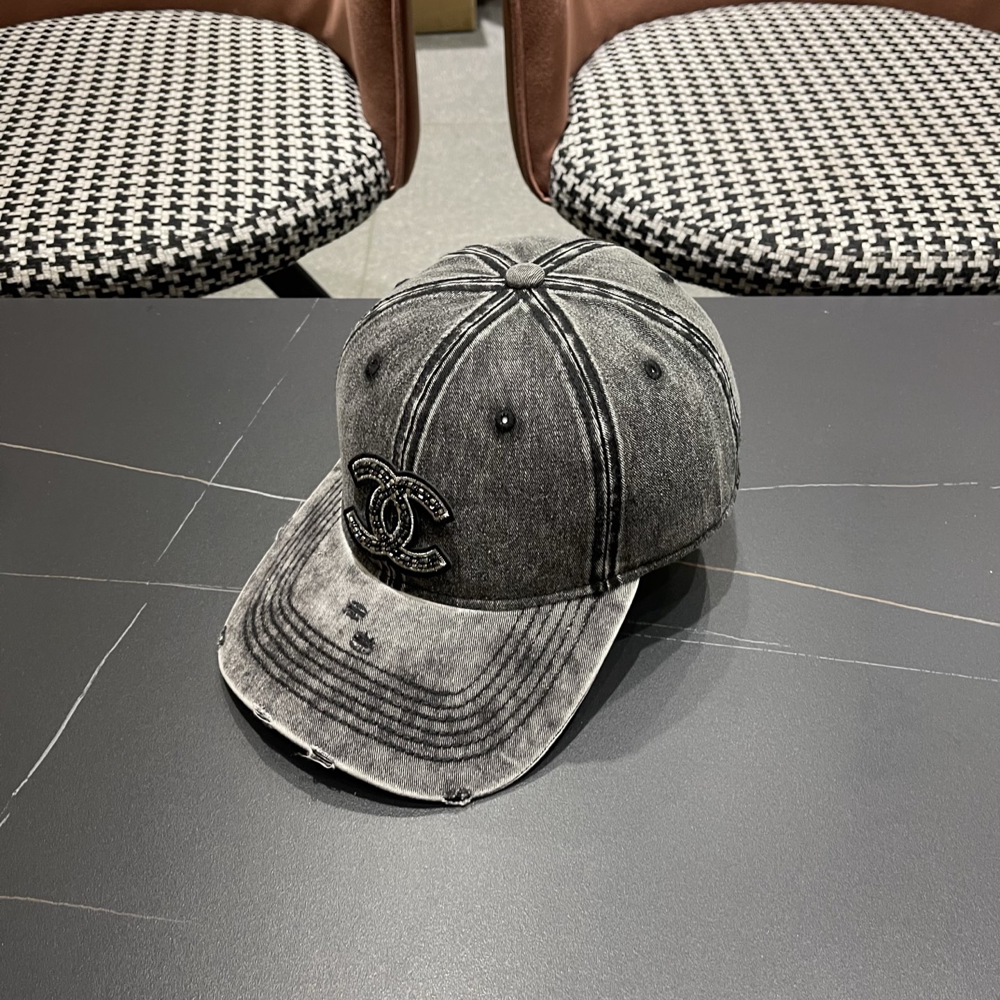CHANEL香奈儿新款🆕牛仔蓝复古款式棒球帽🧢🔸 节假日旅游带它出去美美哒❕  中古款哟.这种帽子不容易