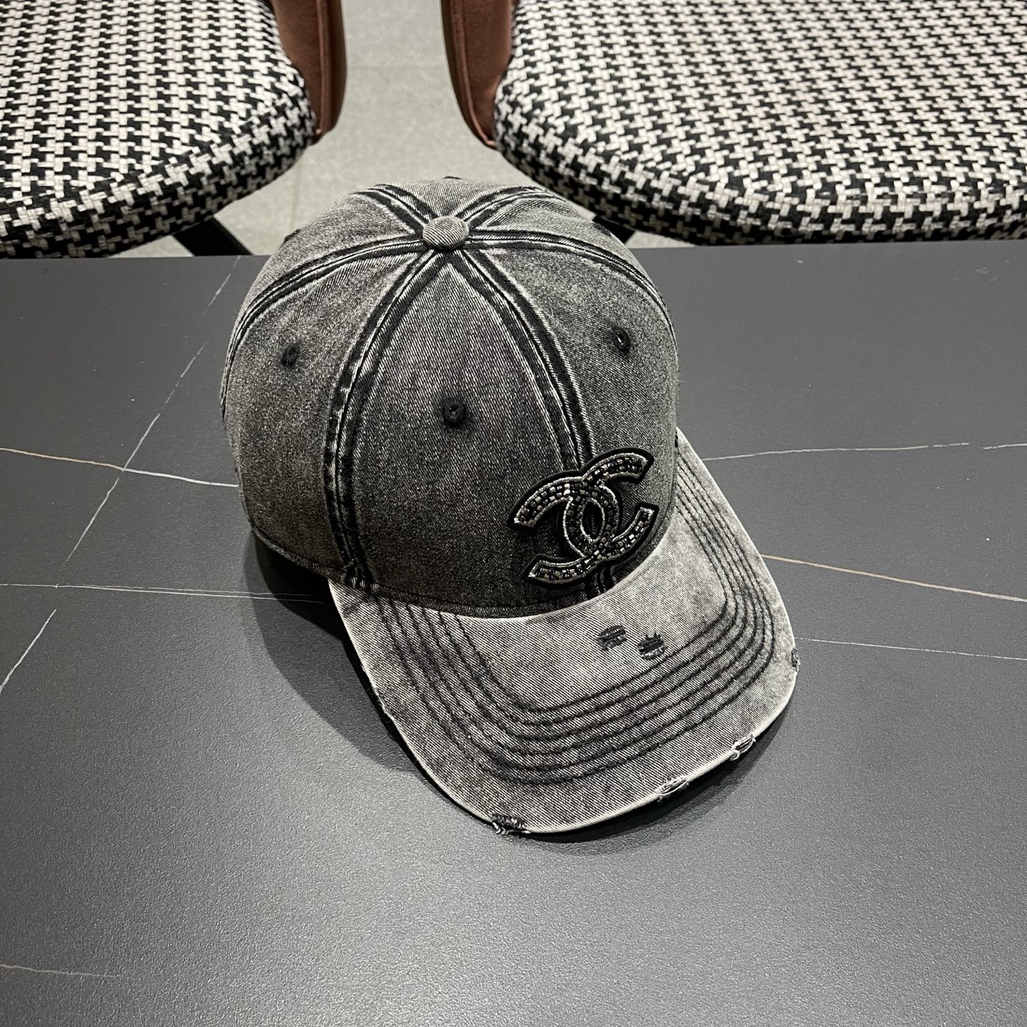 CHANEL香奈儿新款🆕牛仔蓝复古款式棒球帽🧢🔸 节假日旅游带它出去美美哒❕  中古款哟.这种帽子不容易