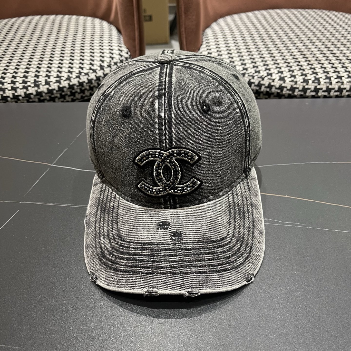 CHANEL香奈儿新款🆕牛仔蓝复古款式棒球帽🧢🔸 节假日旅游带它出去美美哒❕  中古款哟.这种帽子不容易