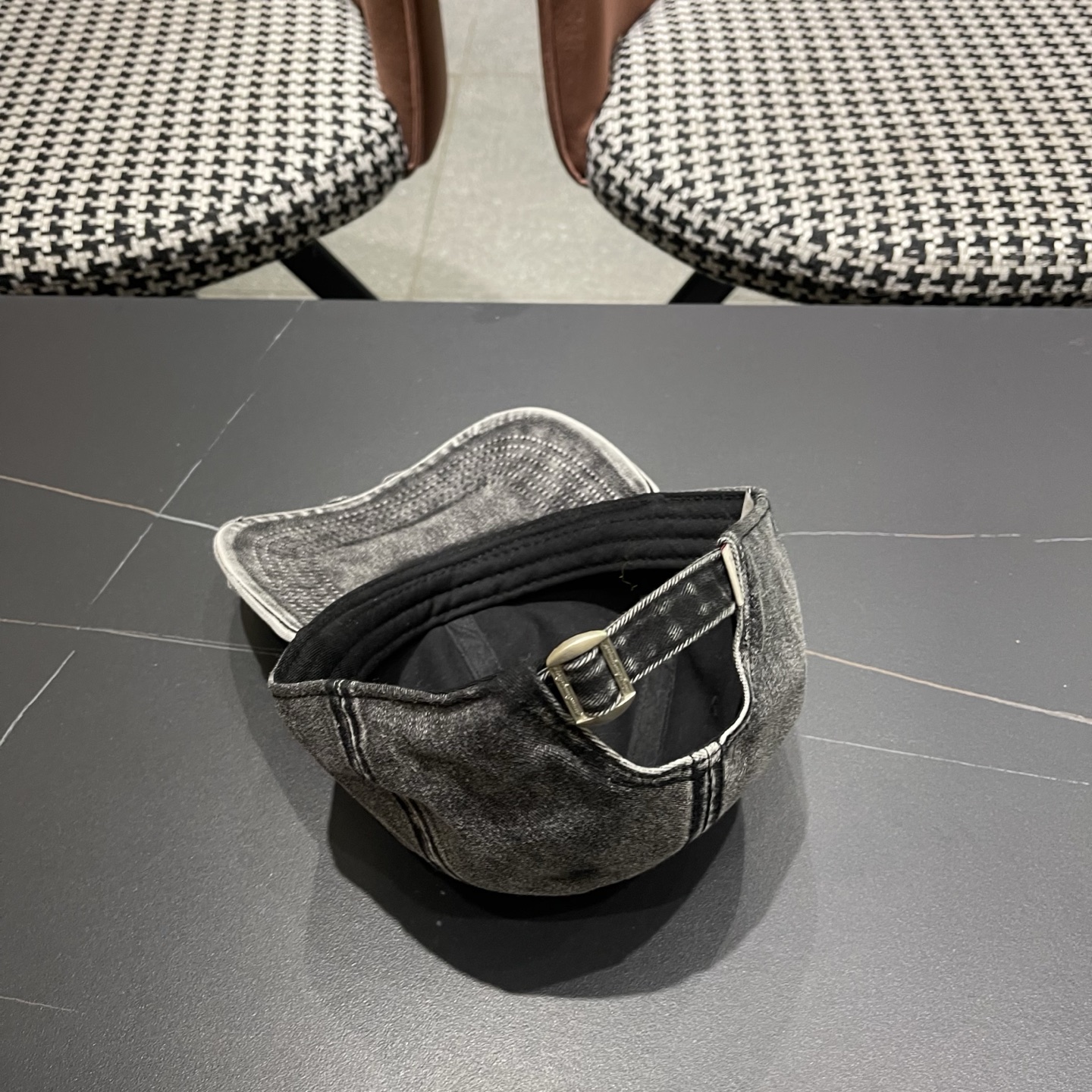 CHANEL香奈儿新款🆕牛仔蓝复古款式棒球帽🧢🔸 节假日旅游带它出去美美哒❕  中古款哟.这种帽子不容易