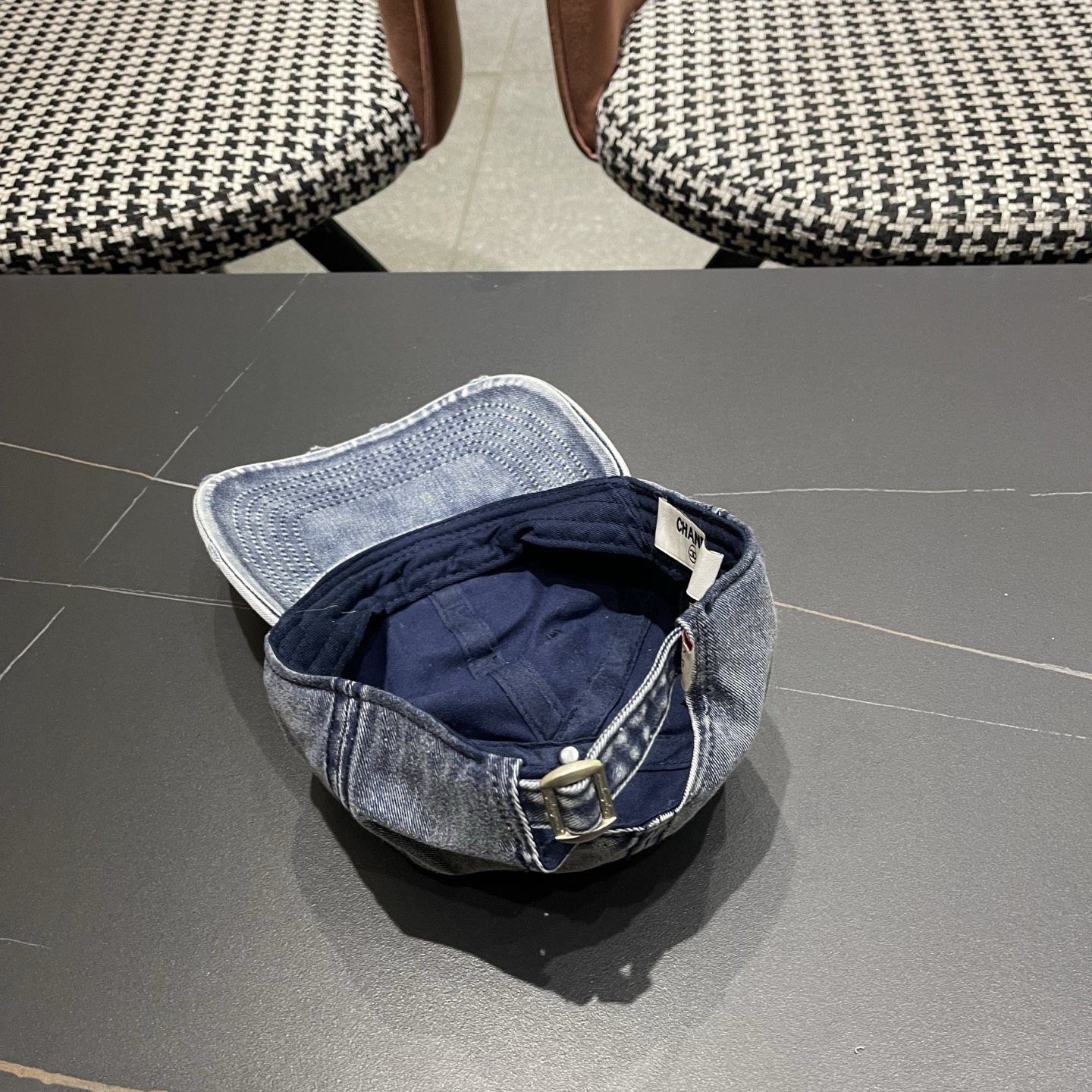 CHANEL香奈儿新款🆕牛仔蓝复古款式棒球帽🧢🔸 节假日旅游带它出去美美哒❕  中古款哟.这种帽子不容易