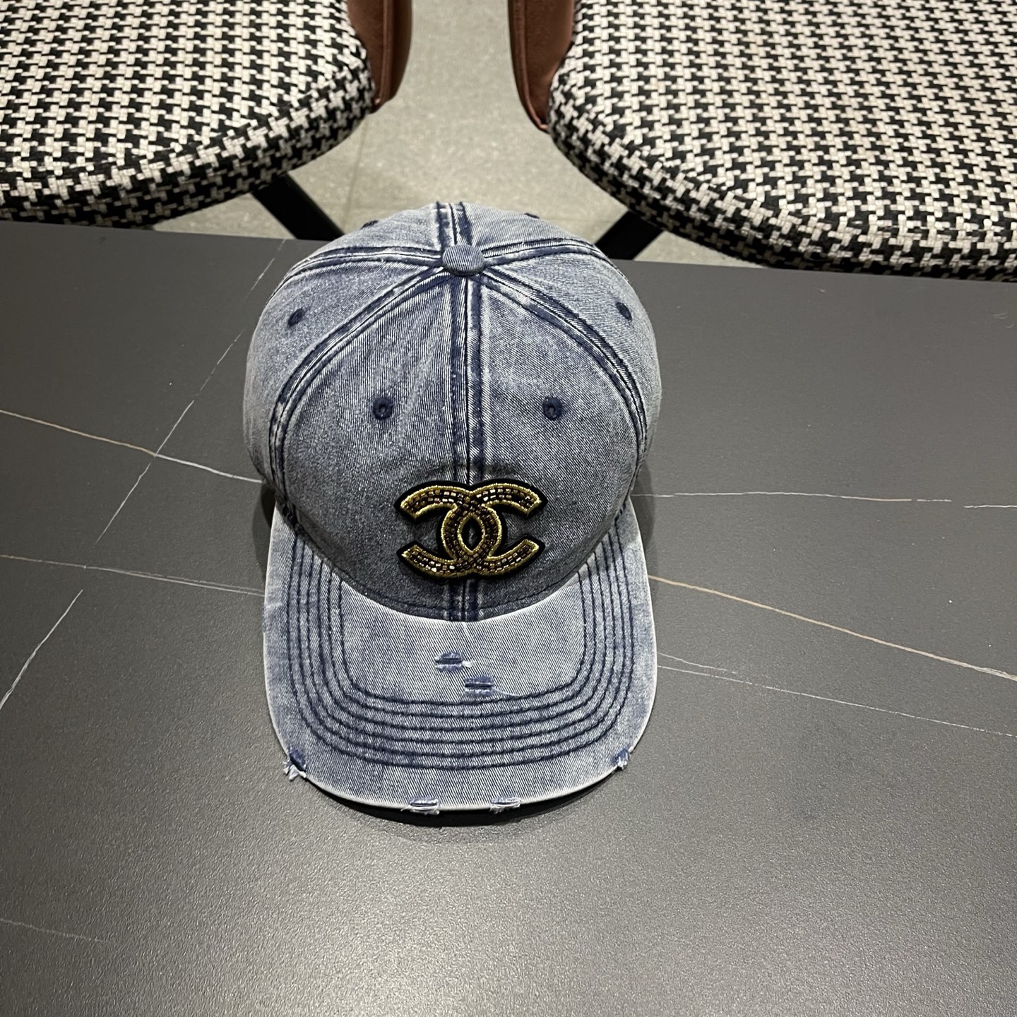 CHANEL香奈儿新款🆕牛仔蓝复古款式棒球帽🧢🔸 节假日旅游带它出去美美哒❕  中古款哟.这种帽子不容易