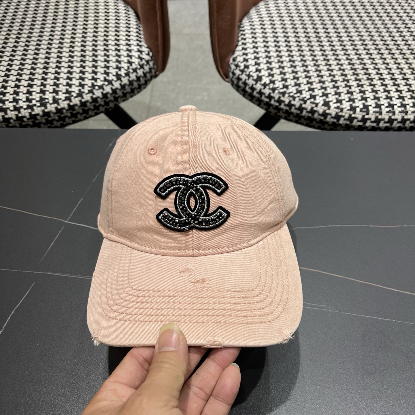 CHANEL香奈儿新款🆕牛仔蓝复古款式棒球帽🧢🔸 节假日旅游带它出去美美哒❕  中古款哟.这种帽子不容易