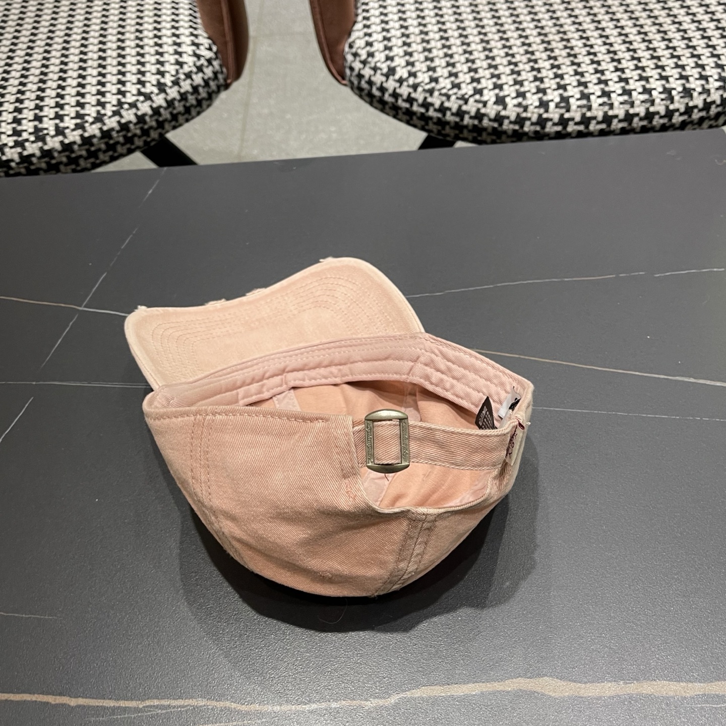 CHANEL香奈儿新款🆕牛仔蓝复古款式棒球帽🧢🔸 节假日旅游带它出去美美哒❕  中古款哟.这种帽子不容易